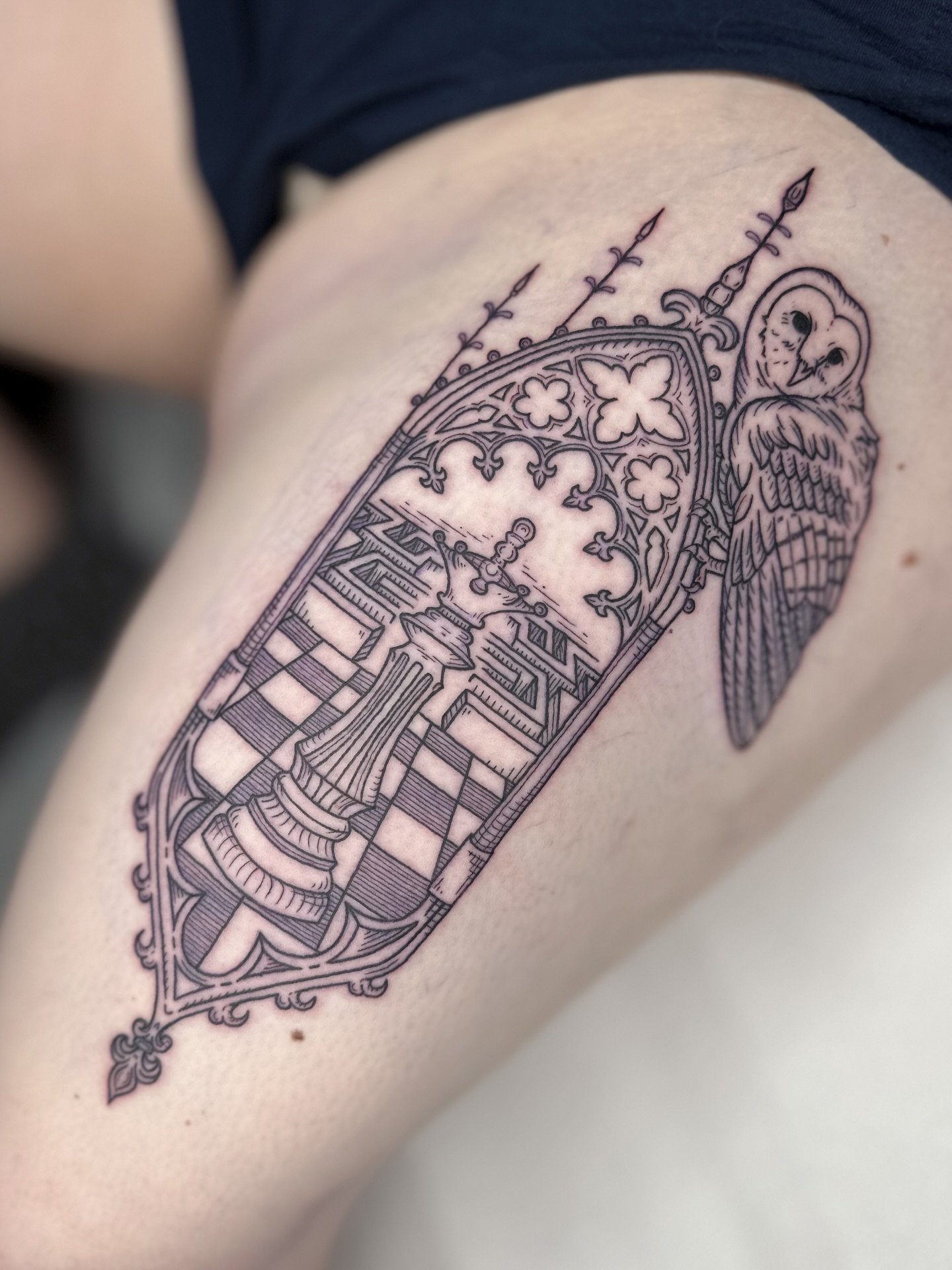A very special custom for Sian 🩶

Books for December and January are open for Flash and Customs! I&rsquo;d love to work with you 🌚

Done at @wildroseeugene 

#etchingtattoo #engravingtattoo #woodcuttattoo #owltattoo #birdtattoos #chesstattoo #labyr