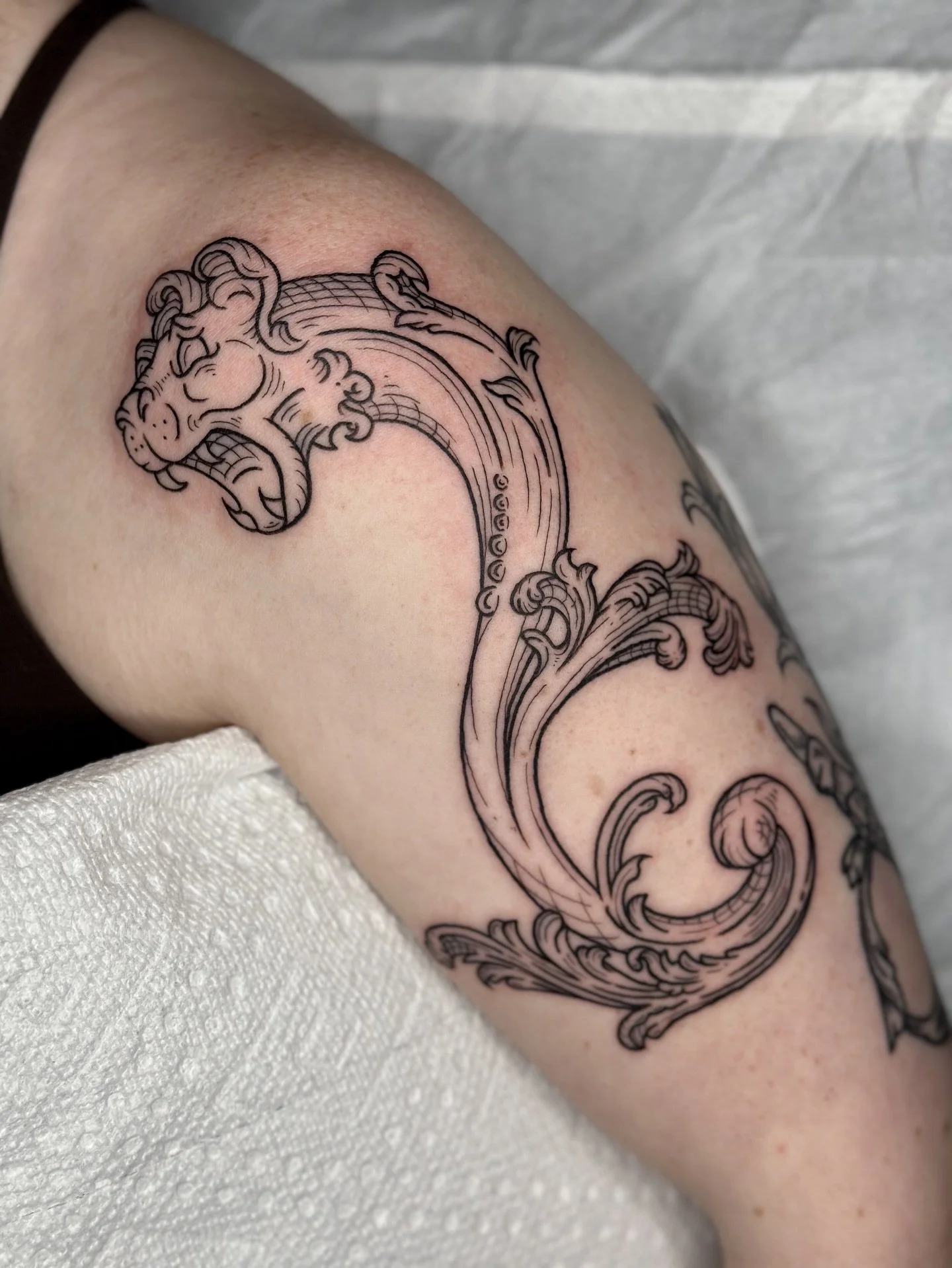 Gargoyles and grotesques are some of my favorite things to tattoo 
More like this please! 

Booking January and February- booking link in bio 

#etchingtattoo #engravingtattoo #medievaltattoo #gargoyle #gargoyletattoo