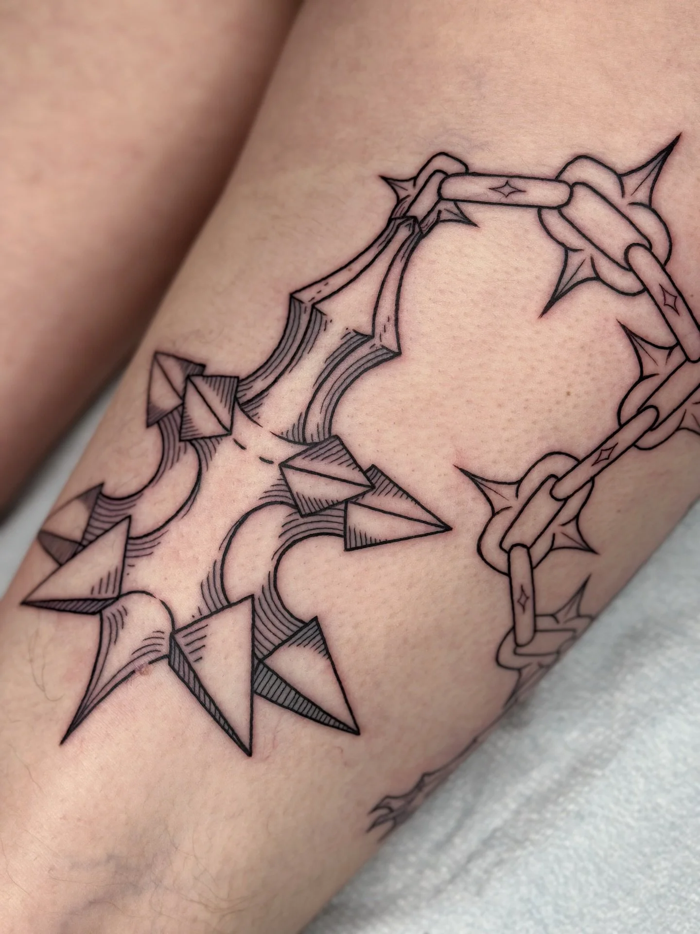Witch King of Angmar Flail first session 
Thank you Violeta! 

Weaponry is my bread and butter, I&rsquo;ll always love to do more! 
Booking March and April at @wildroseeugene 

#engravingtattoo #lotrtattoo #witchkingofangmar #medievaltattoo #etchingt