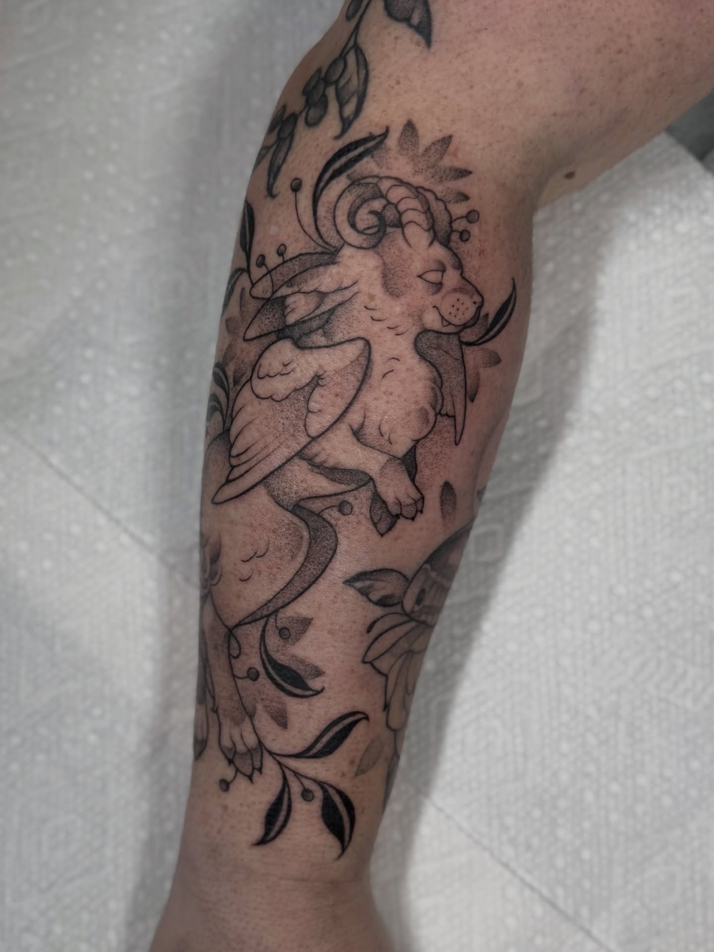 absolutely loved doing this wolpertinger tattoo for one of my sweet clients! Peep the little witchy wishbone as well😊