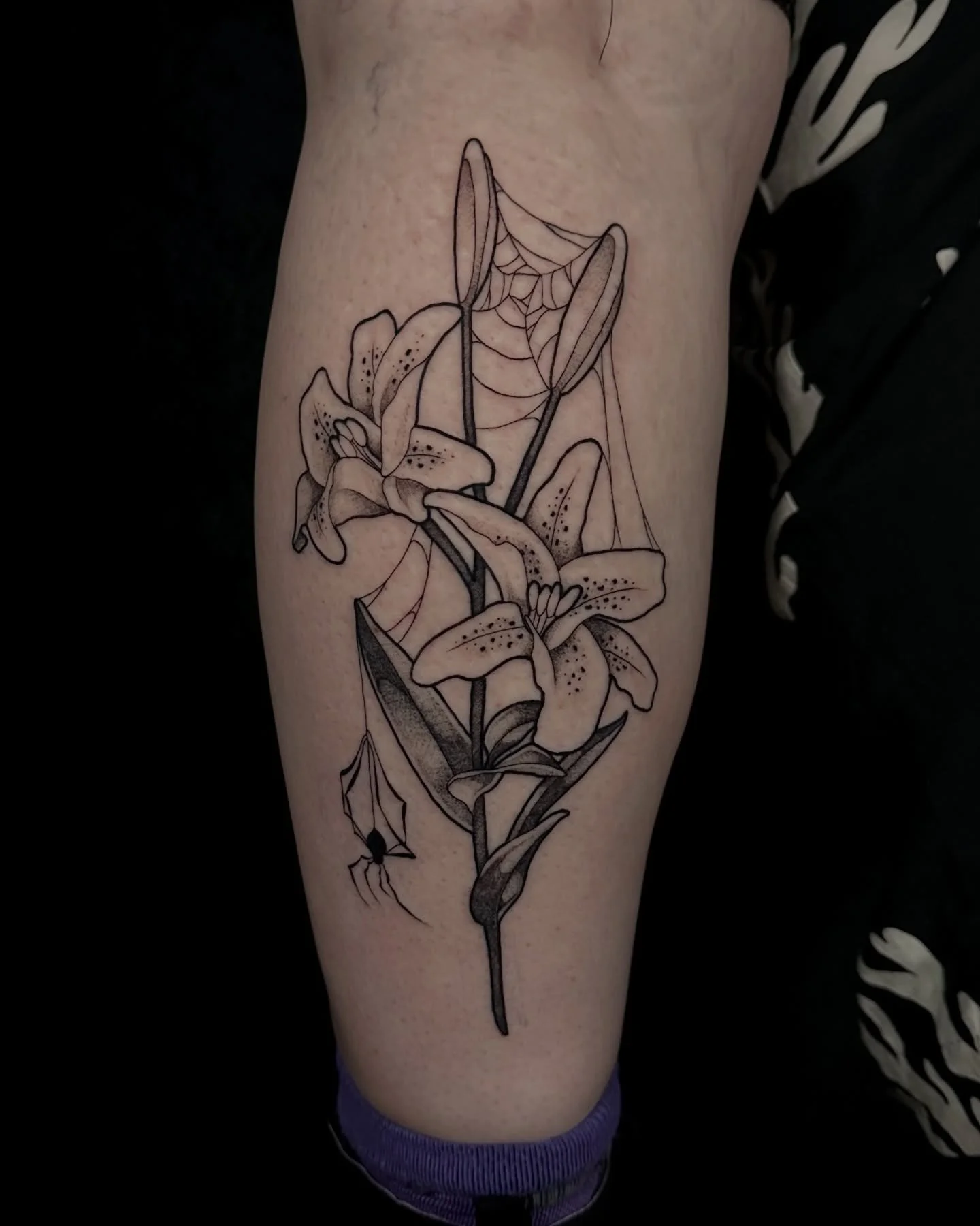 Spooky floral design from my flash 🤍 

#oregontattoo #eugenetattoo