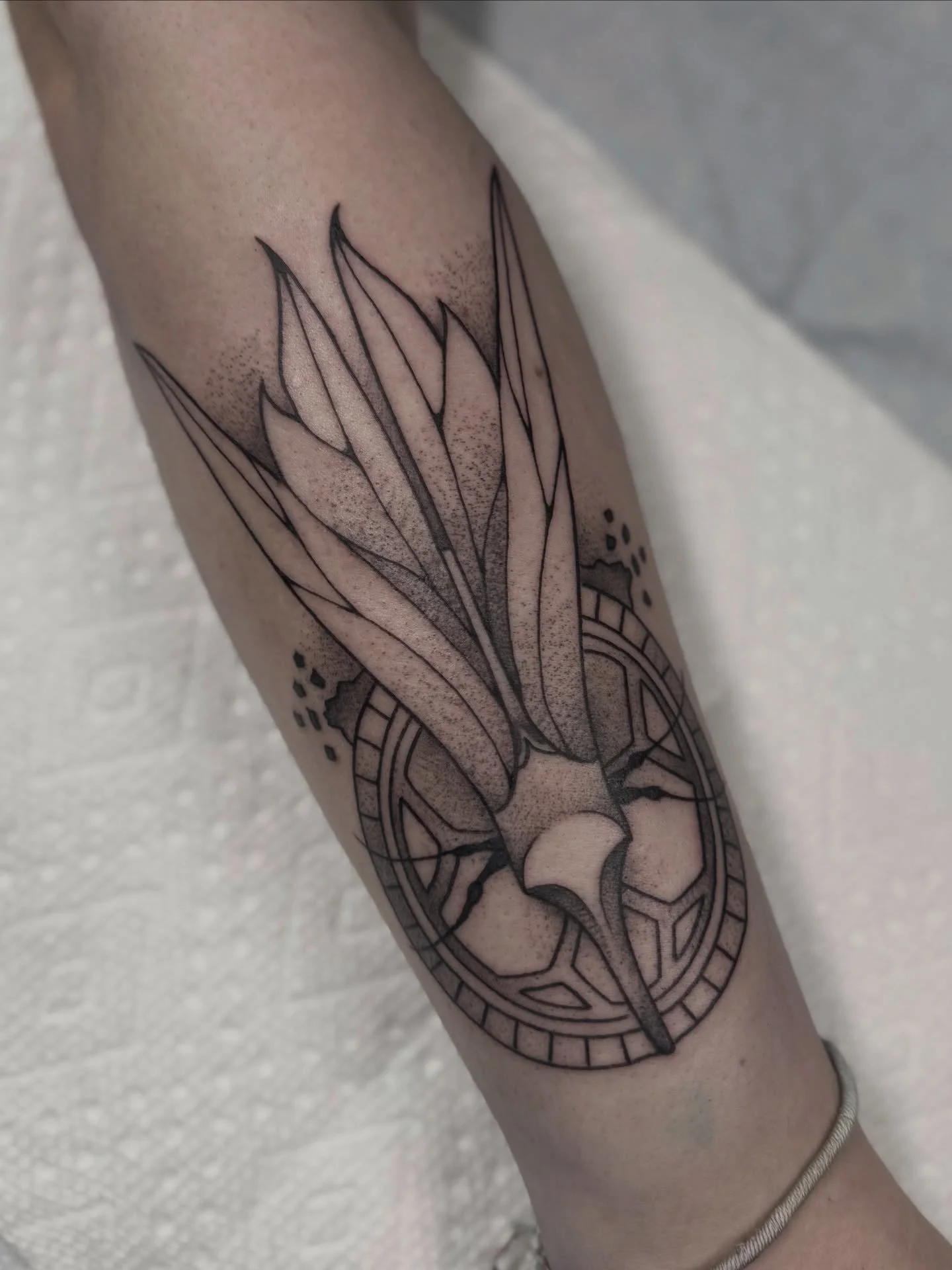 📲 Booking April and onward 📲 
Click the link in my bio to book your next tattoo✨