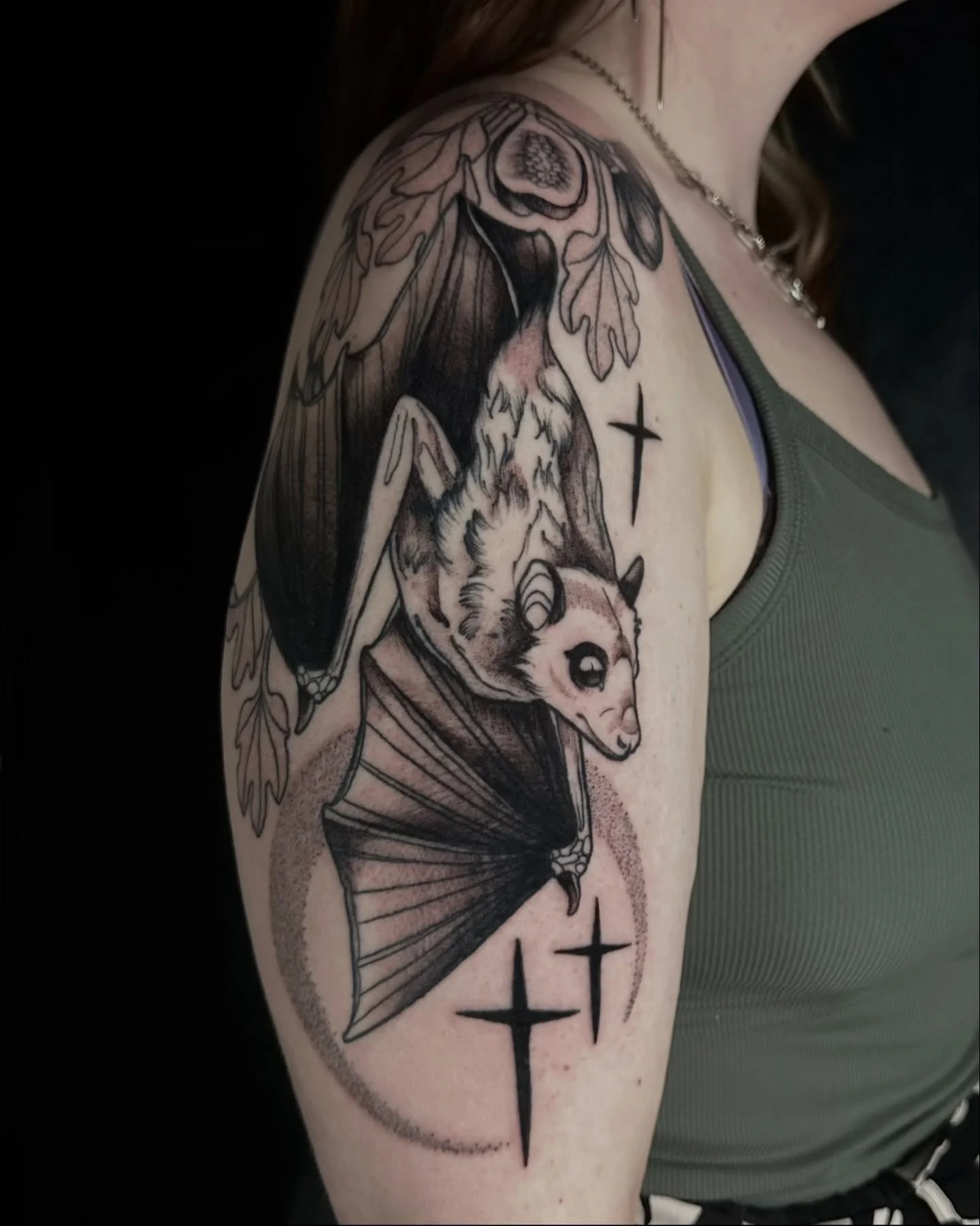 Shading for this baby bat and fig piece. Thank you for letting me do this for you Lavender! 

#oregontattoo #eugenetattoo
