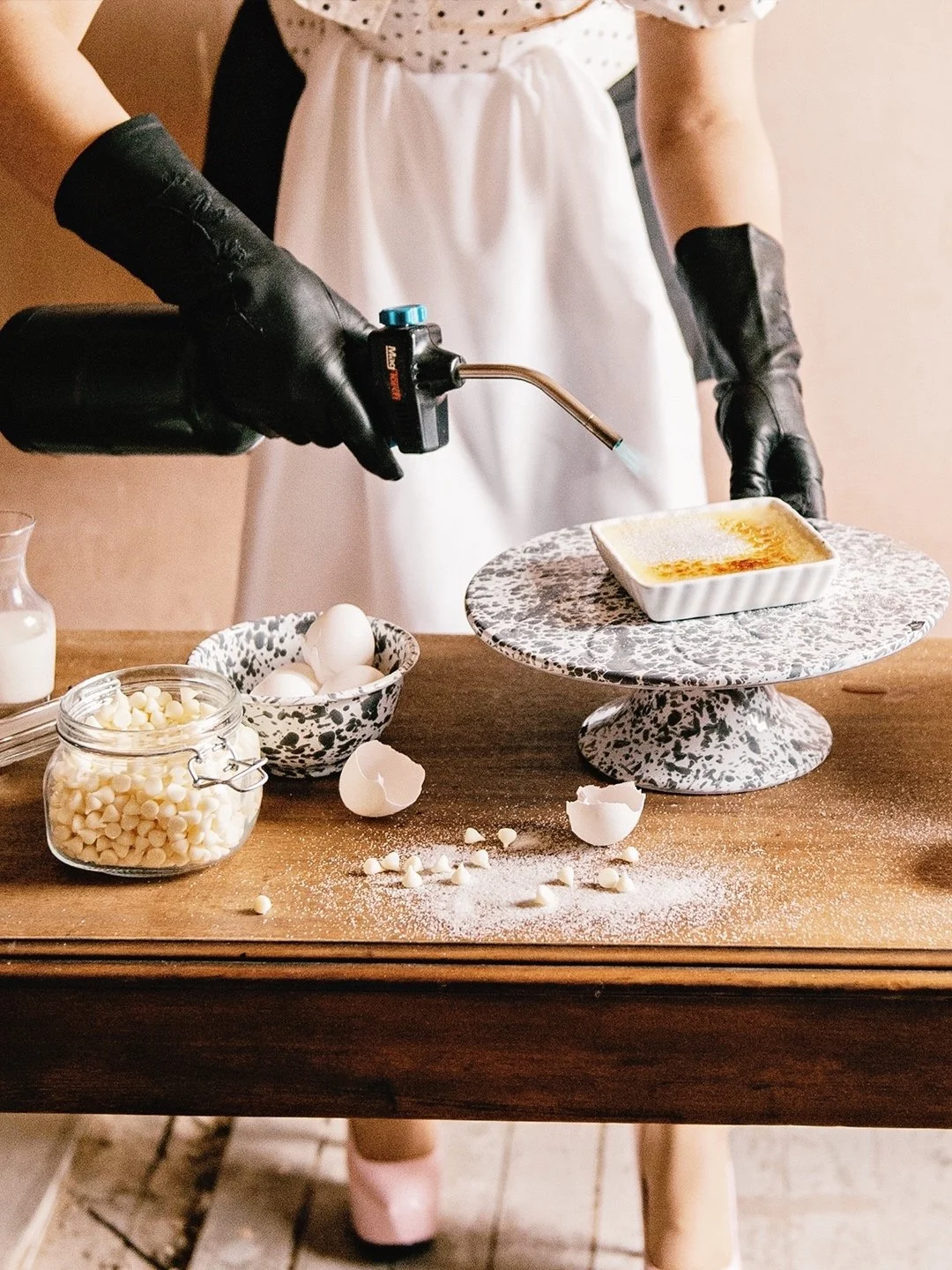 Let her cook. 🖤🔥​​​​​​​​
​​​​​​​​
​​​​​​​​
Feat: Cr&egrave;me br&ucirc;l&eacute;e @tallboystavern and the gorgeous Gabby. ​​​​​​​​
Photo by The Whiskey Ginger​​​​​​​​
Photo assist: @elizabethcwrrmt​​​​​​​​
Cake Platter and Bowl: @crowcanyonhome