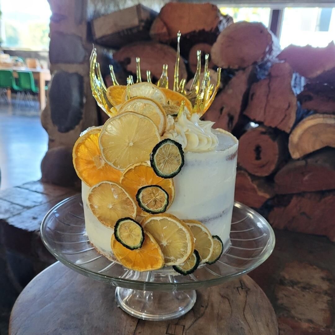 We've been busy catering the last couple of weeks' but this was by far the most fun dessert that went out. Inspired by Khancoban Funky Fruits and the zesty Austral limes from Corryong Fruit Tree Nursery.
@corryongfruittreenursery

#pickledparrot #deh