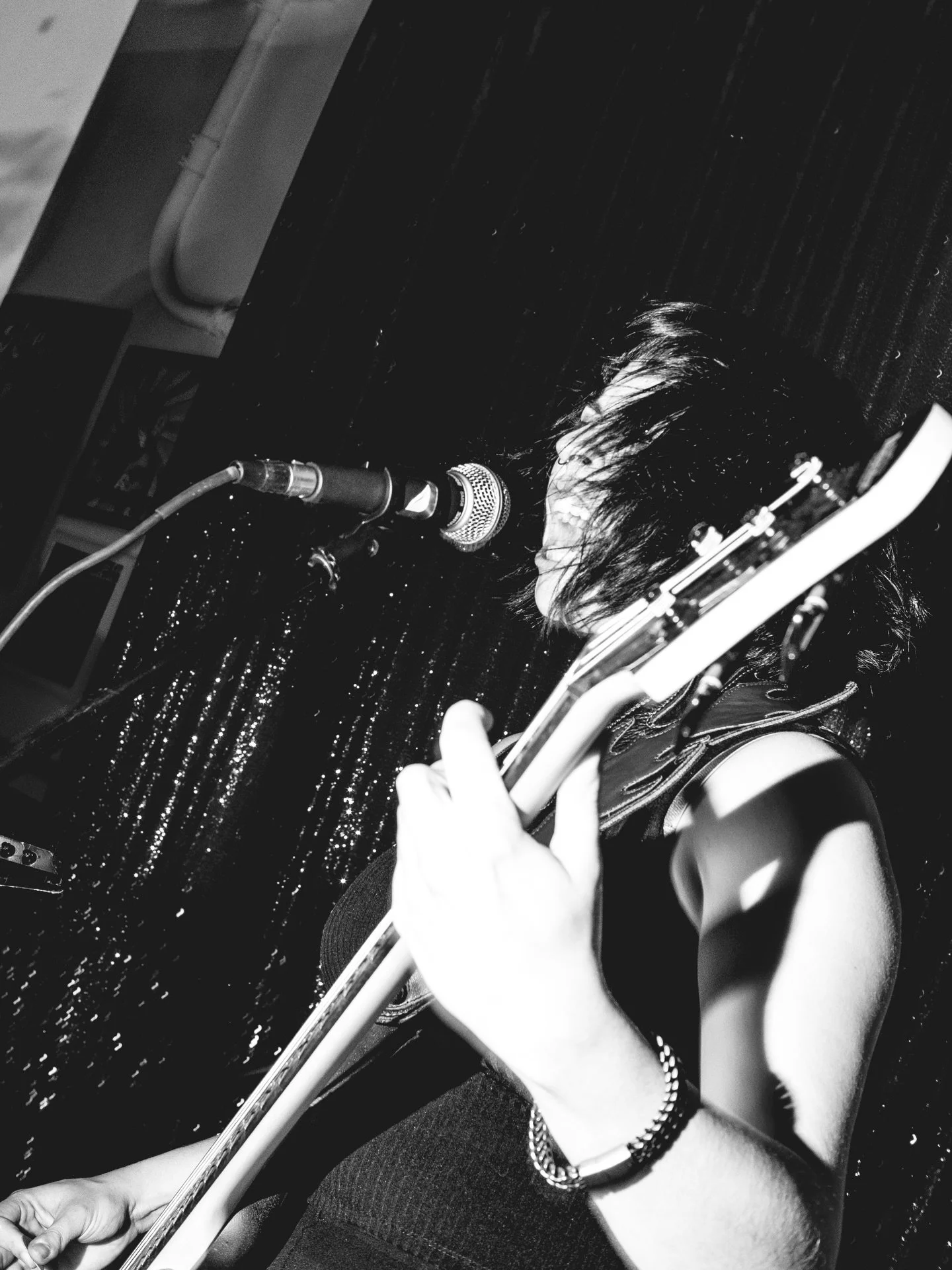 📸of @shystersband at @vinylbeautybarlive 

Presented by: @psysound 
This band kicks asssss!

📸by @lockhardtphoto 
.
.
⭐️🚨💋
Last night, was insane!!! Big shout to everyone who made it happen! This one ☝️ was historic!
.
.
Yesterday, FEB. 7, 2026 (