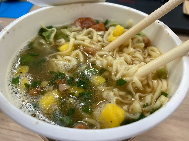 Nissin Karaage Lemon Flavor Cup Noodle / カップヌードル カラアゲ