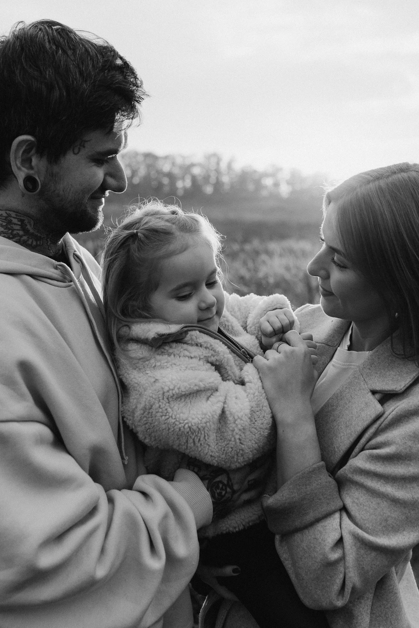 Rodinné focení v přírodě s důrazem na blízkost a vztahy