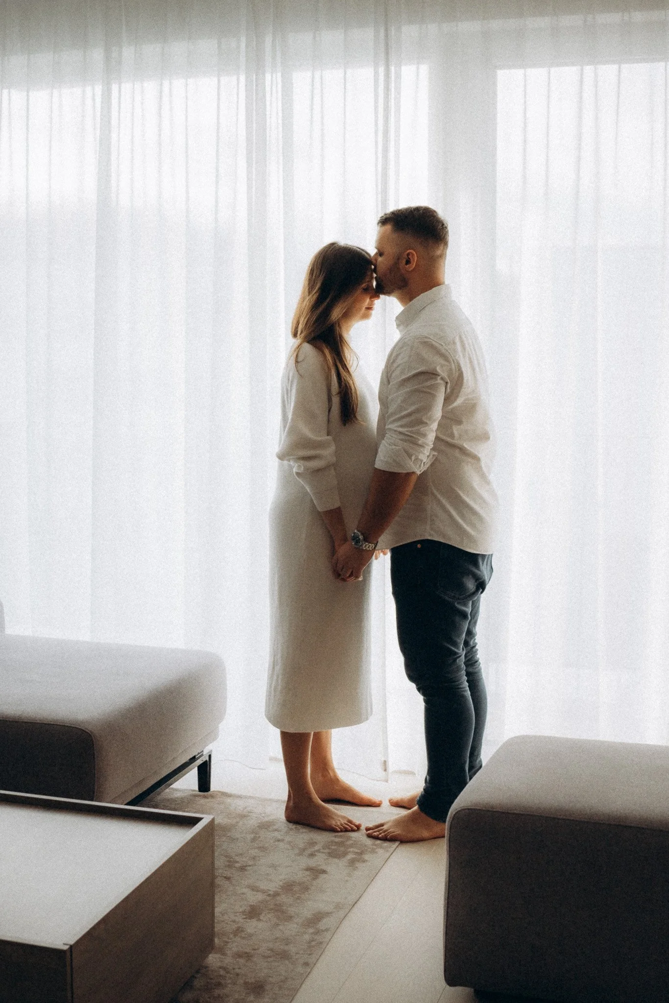 Těhotenské focení v moderním bytě v Praze