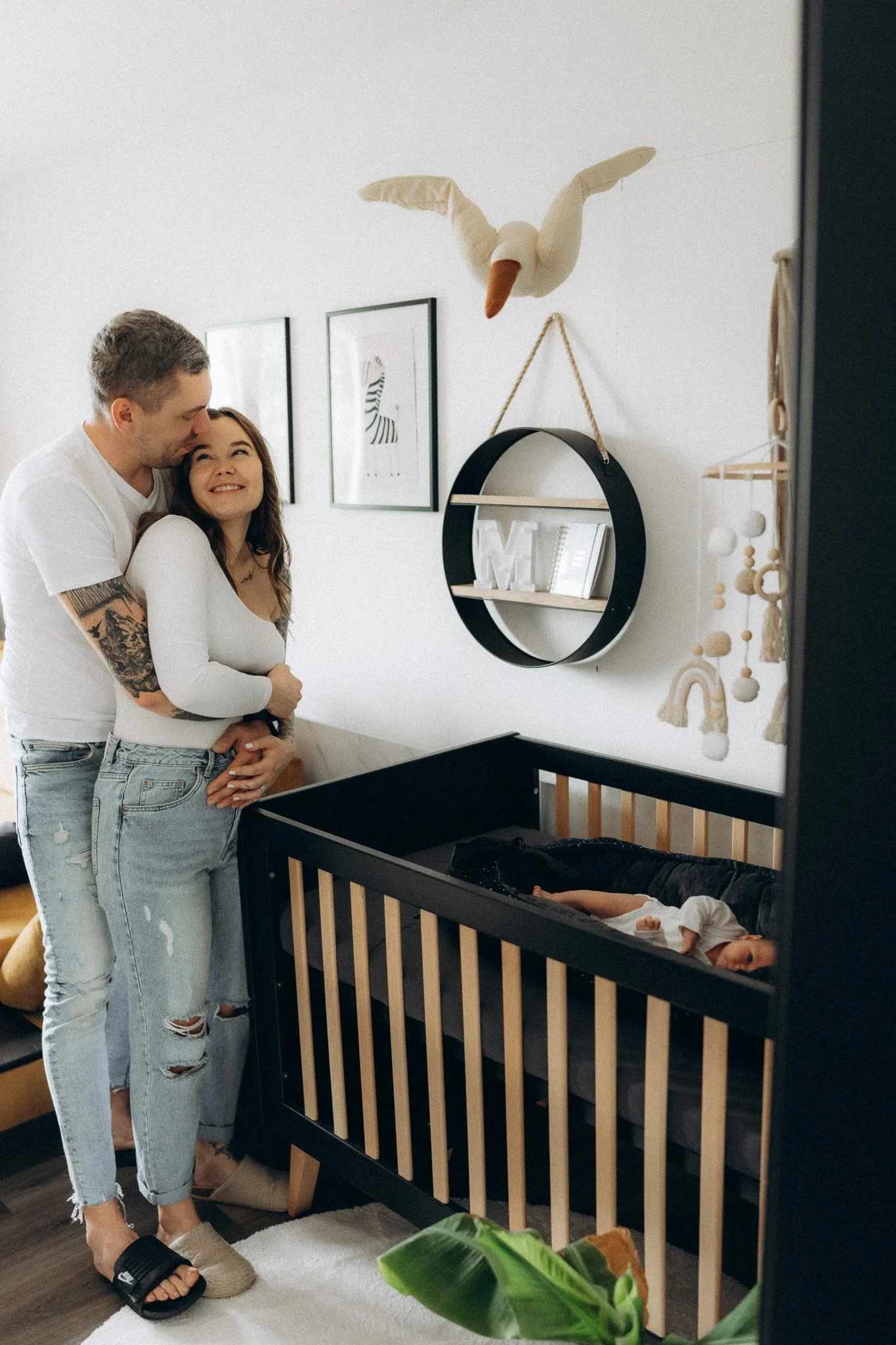 Rodina s miminkem při focení u nich doma