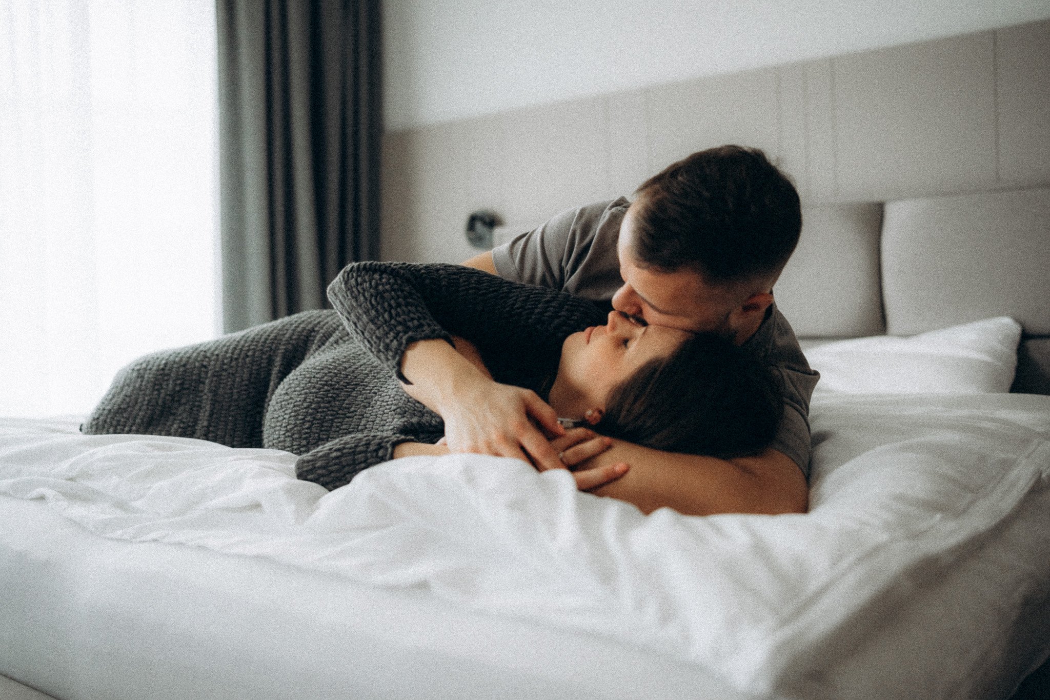 Těhotenské focení plné blízkosti a lehkosti