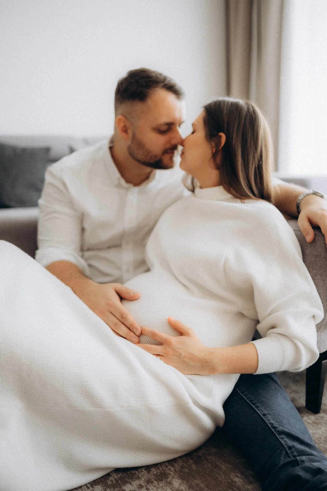 Přirozené těhotenské focení v domácím prostředí