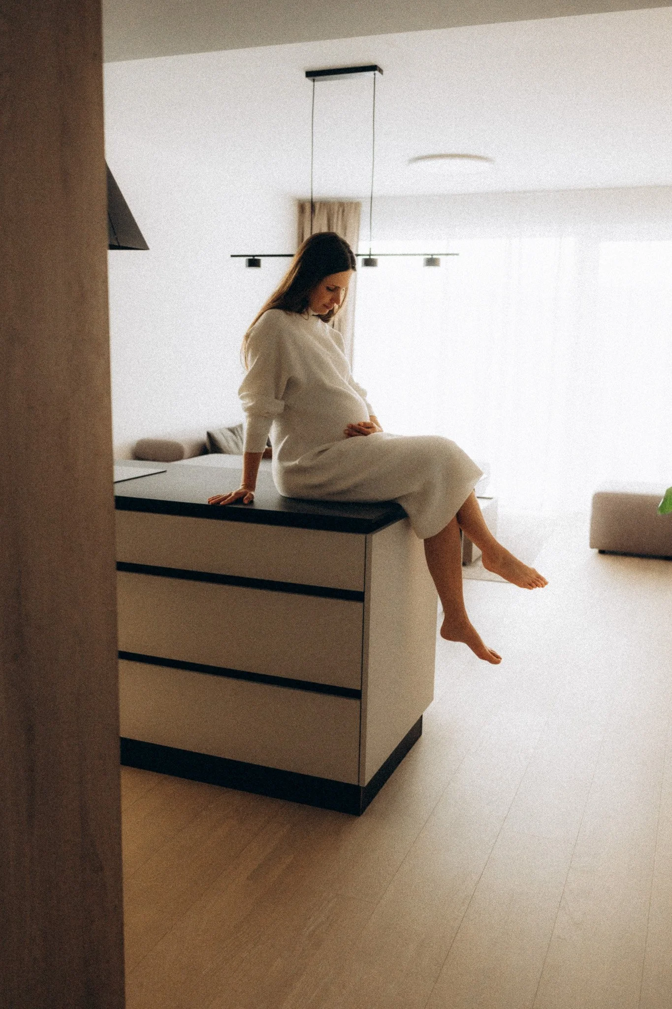 Těhotenské focení v moderním bytě v Praze