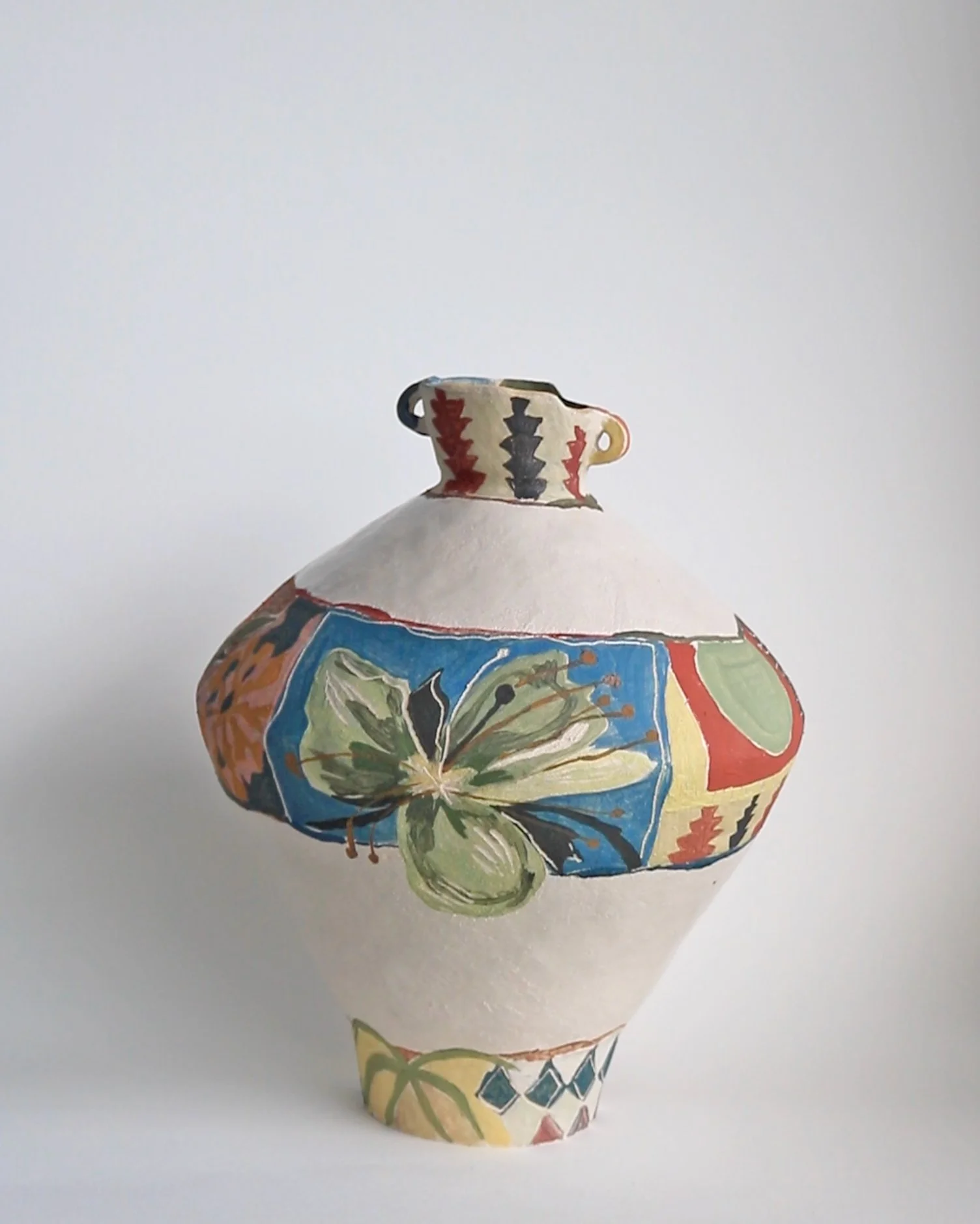 Vase sculpture: approx 30cm tall / 25cm wide