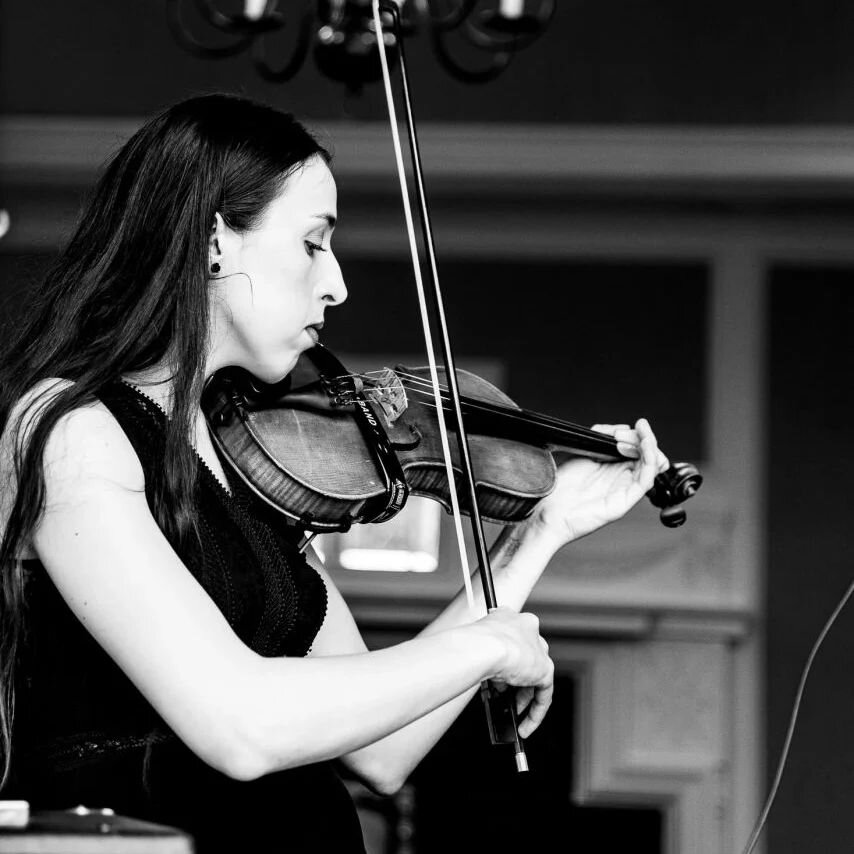 Gorgeous photos from the wonderful @beautifullightukphotography a #throwback to the #wedding of Gary &amp; Louiza. Such a beautiful ceremony for a beautiful couple ❤️

#weddingmusician #weddingmusic #violin #violinist #weddingviolinist #violinistsoni