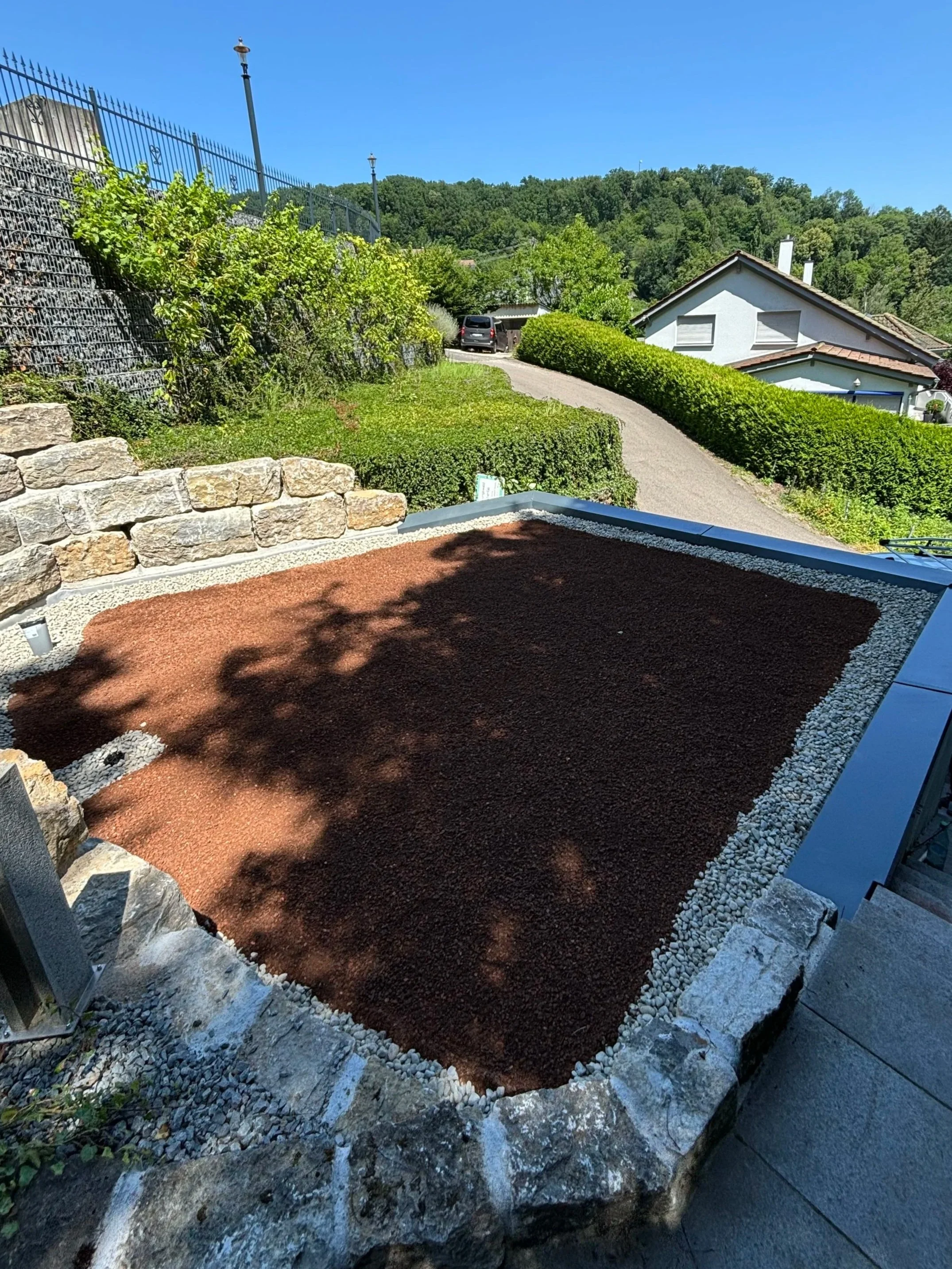 Flachdächer: Abdichtung, Sanierung & Wartung