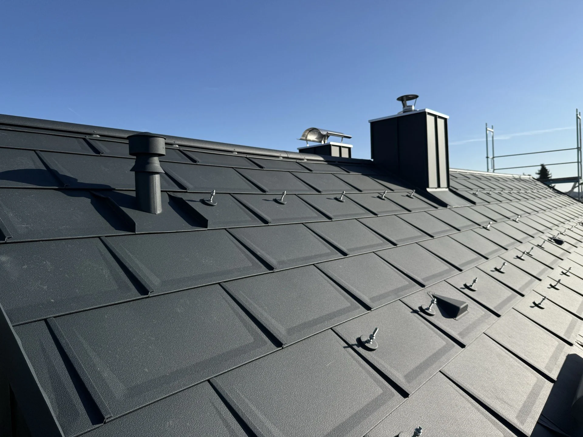 Metalldächer: Neubau, Sanierung & Wartung