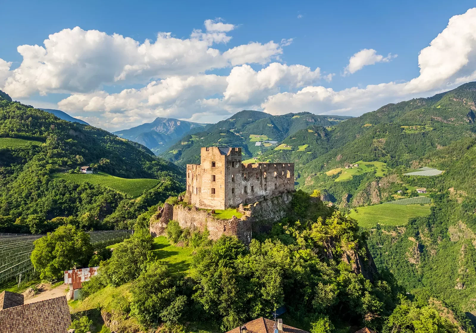 images_content_homepage_00-castel-rafenstein-bolzano-header.webp