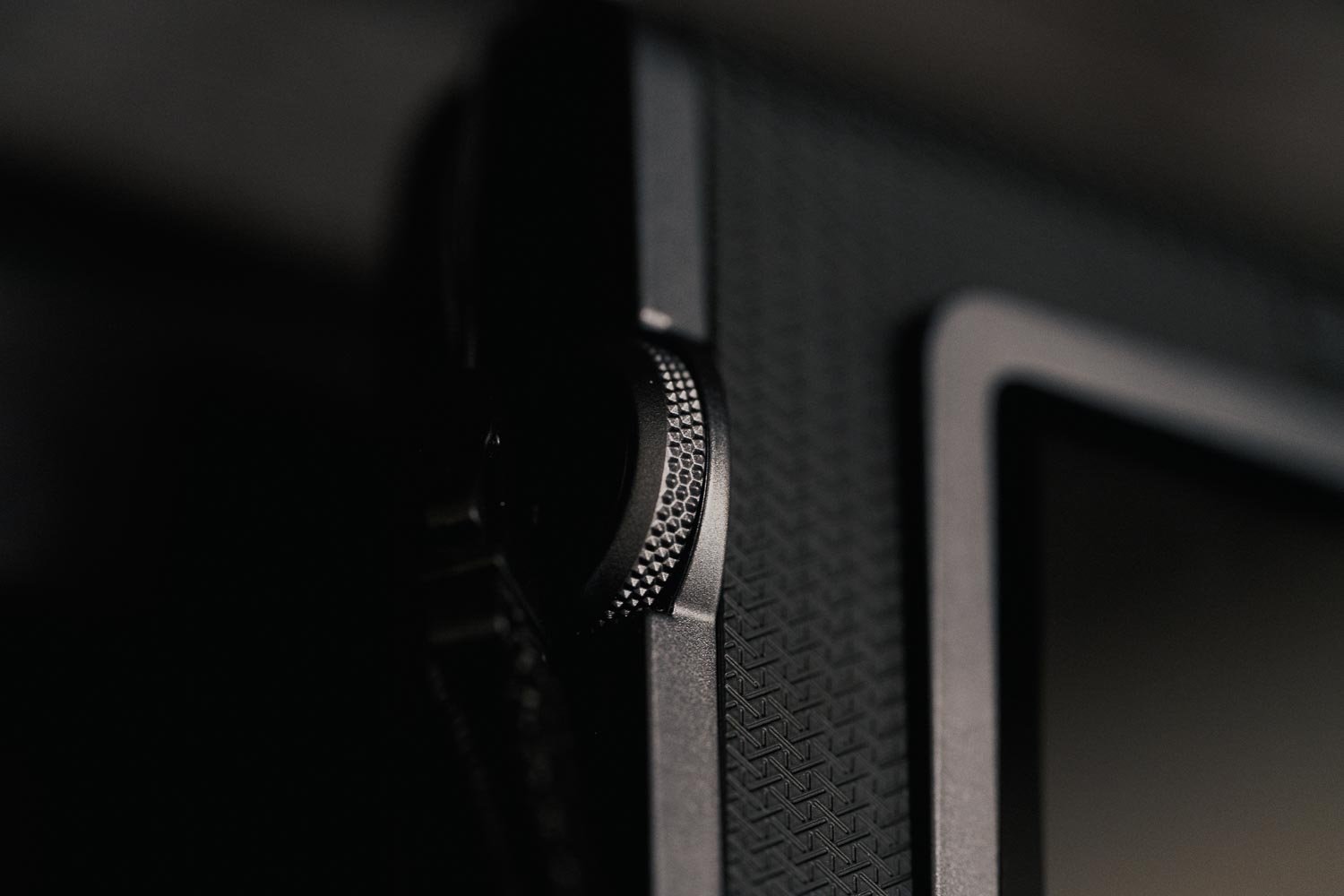 Die hybride Sofortbildkamera Fujifilm Instax Wide Evo im Baustelleneinsatz bei MW-Architekturfotografie.