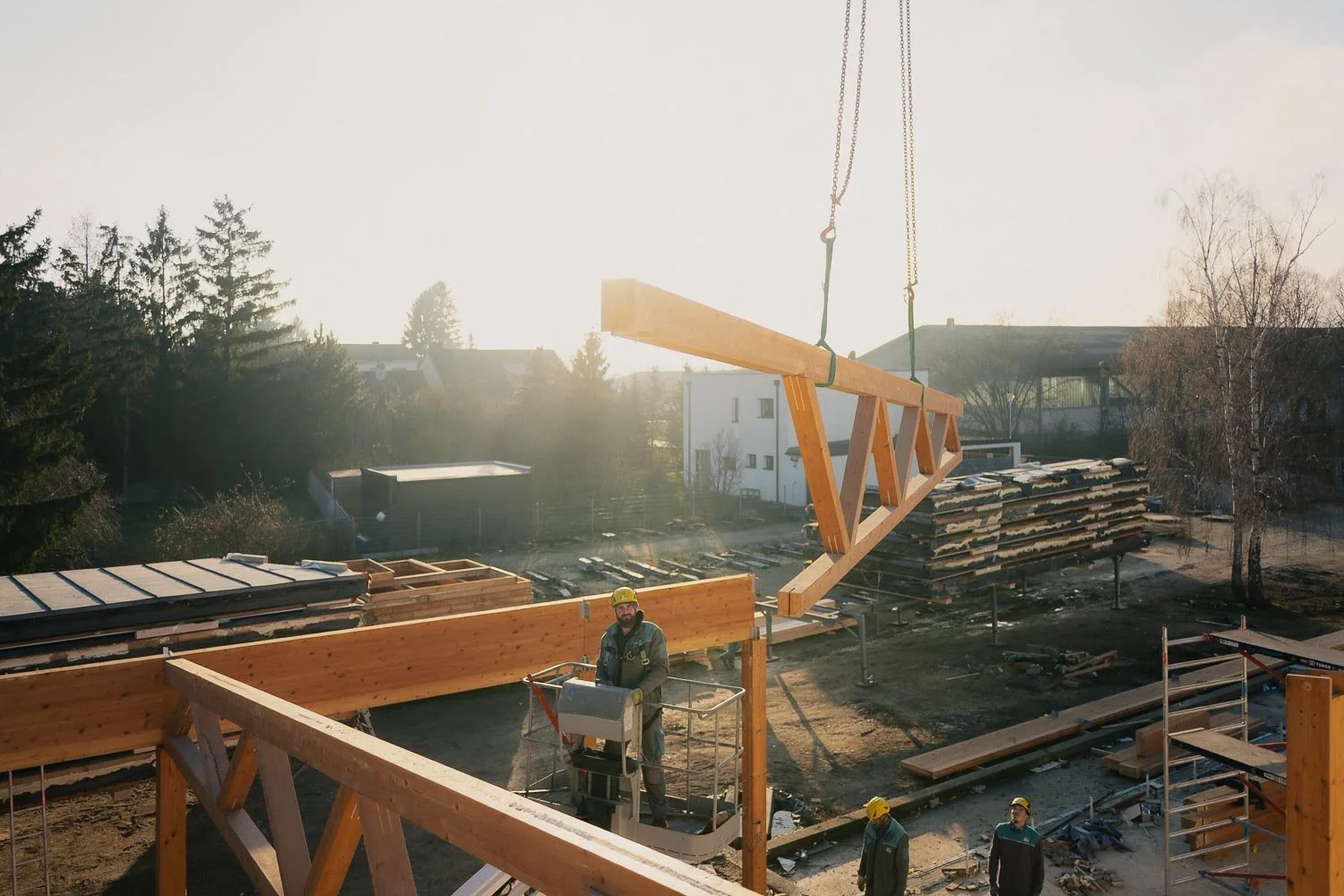 Dokumentation der Demontage einer historischen Holzkonstruktion durch Leyrer und Graf Holztechnik in Hollabrunn.