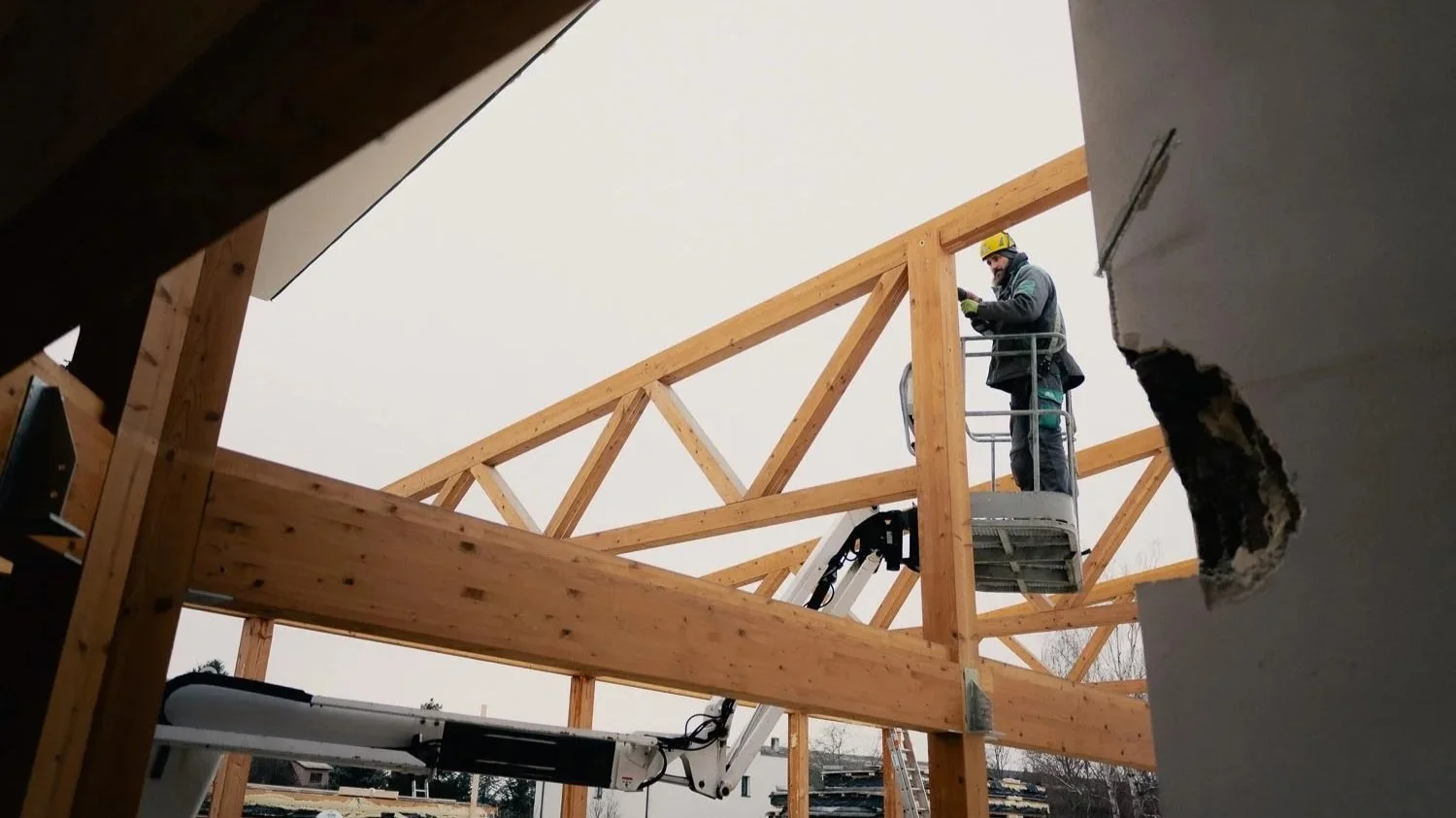 Baustellenfotos vom Rückbau des ehemaligen Steinmetz-Betriebs in Hollabrunn für Smartvoll Architekten.