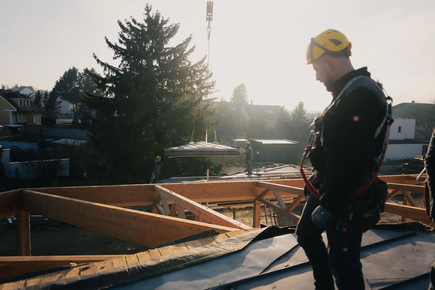Dokumentation der Demontage einer historischen Holzkonstruktion durch Leyrer und Graf Holztechnik in Hollabrunn.