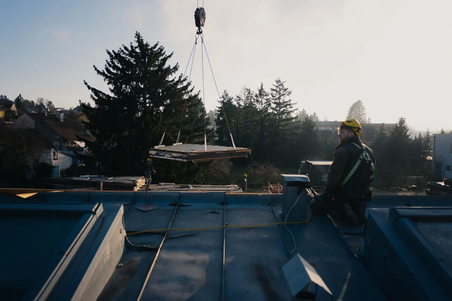 Dokumentation der Demontage einer historischen Holzkonstruktion durch Leyrer und Graf Holztechnik in Hollabrunn.