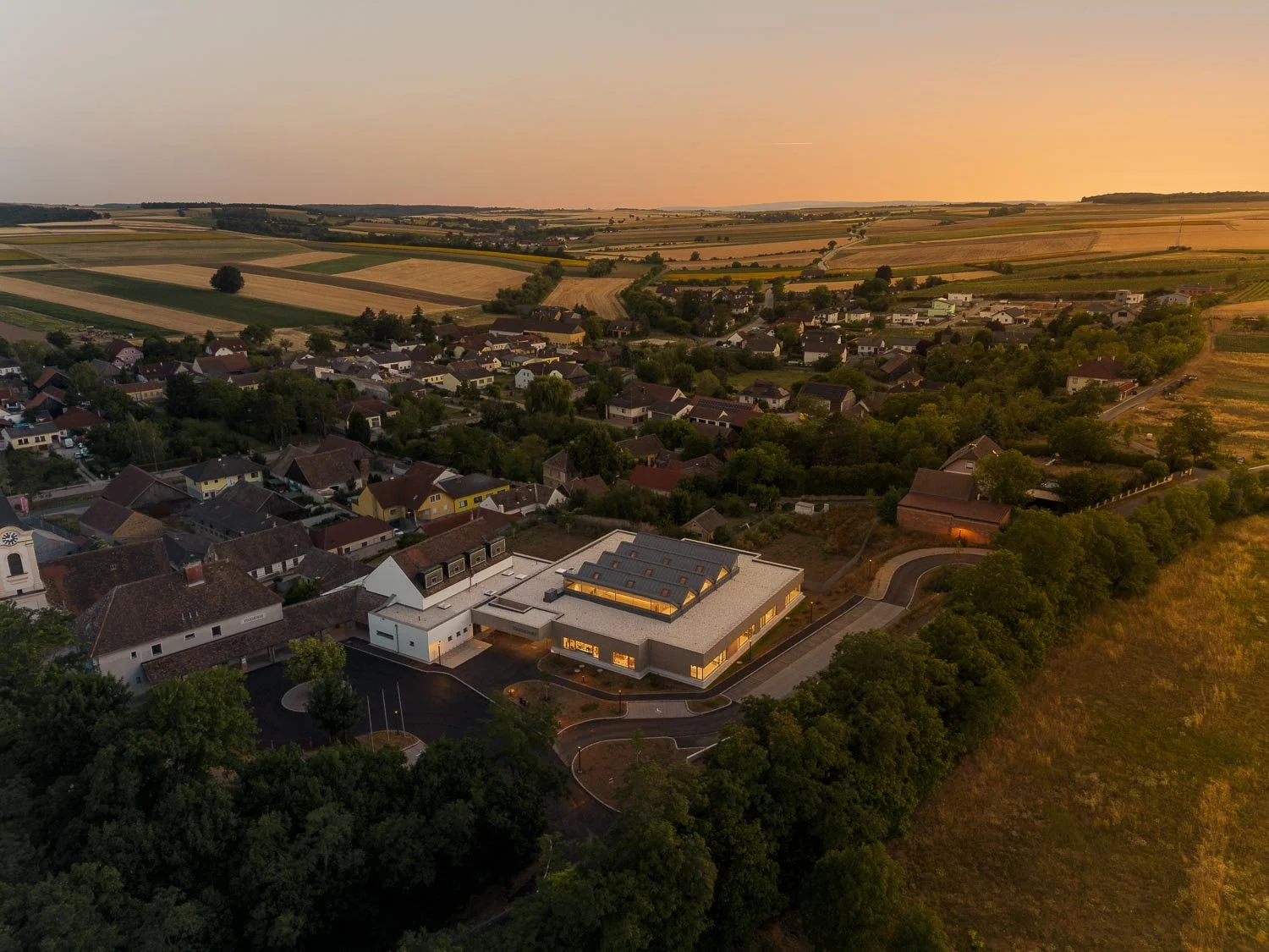 MW-Architekturfotografie-Architekturfotograf-Architekturfotos-A-Quadrat-Volksschule Mittergrabern-20260713-4.jpg