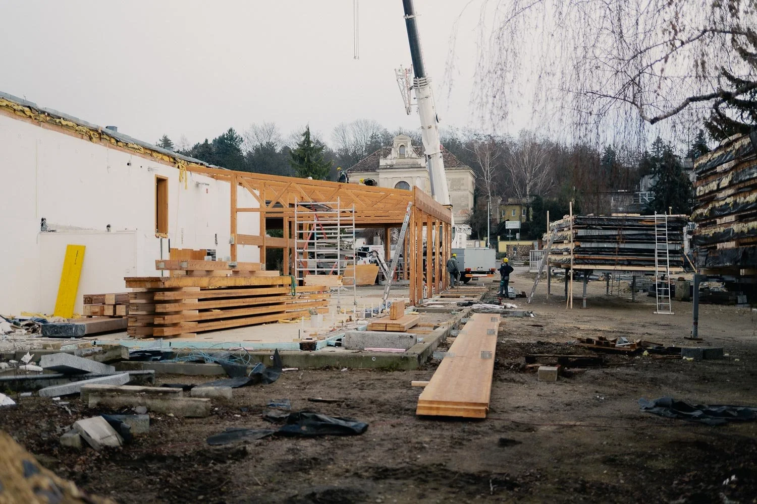 Dokumentation der Demontage einer historischen Holzkonstruktion durch Leyrer und Graf Holztechnik in Hollabrunn.