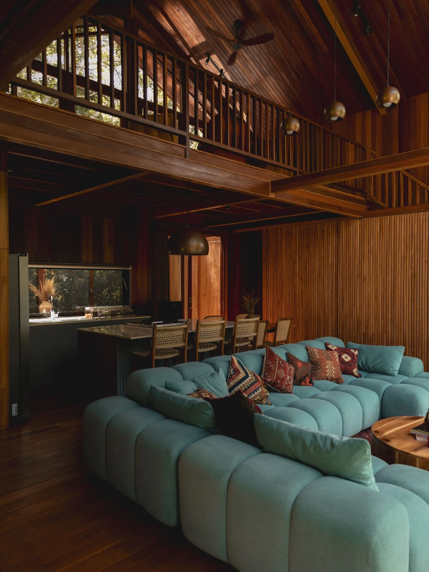 A week here felt like taking the biggest exhale 😮&zwj;💨🤎

Set back just from the busy main street of Uluwatu, this villa truly is the definition of a tranquil jungle escape. 

Warm dark wood, pops of colour, subtle textures and a vast open living 