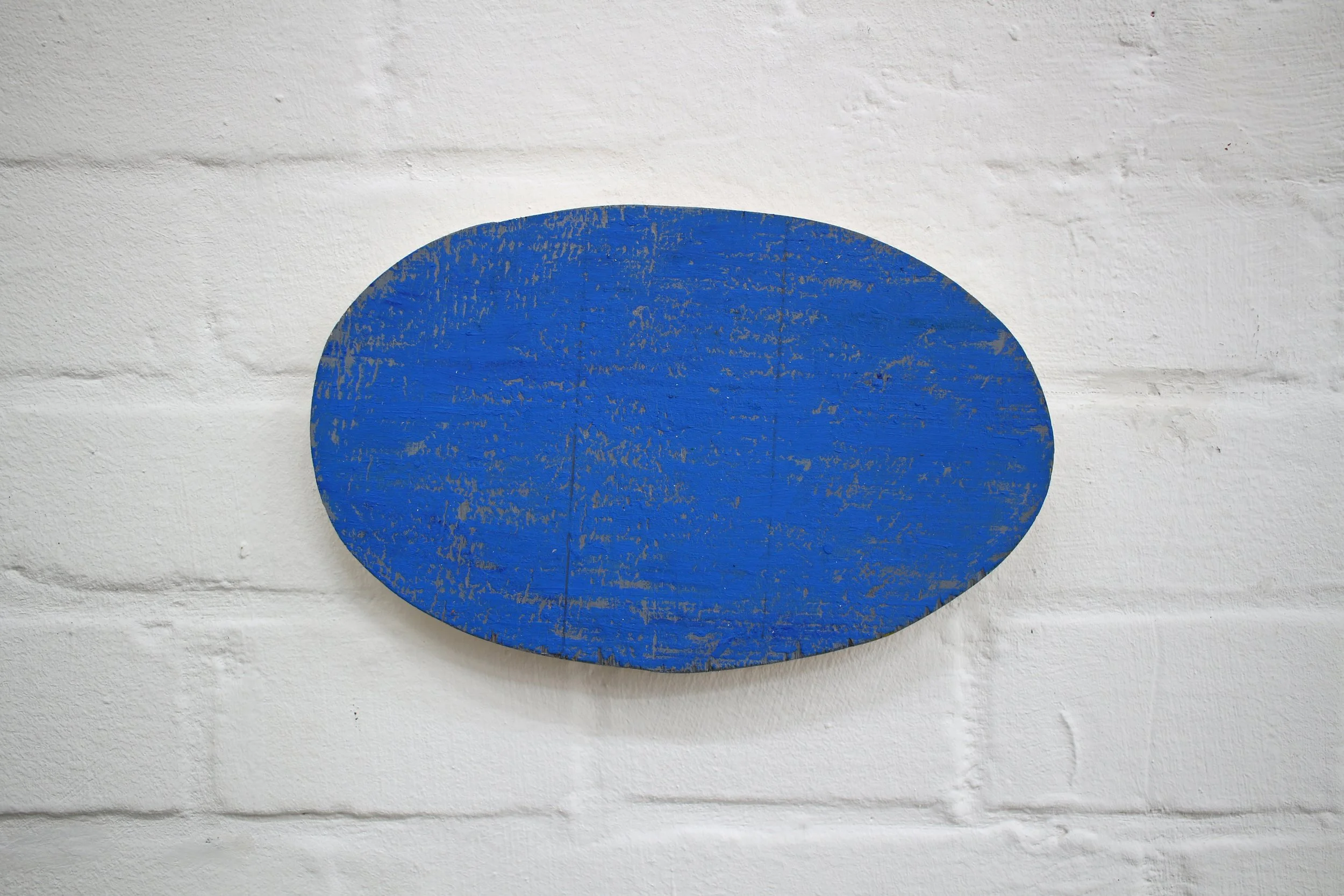 blaue Scheibe, acrylic/pastel/pencil on found wood, 15 x 24cm