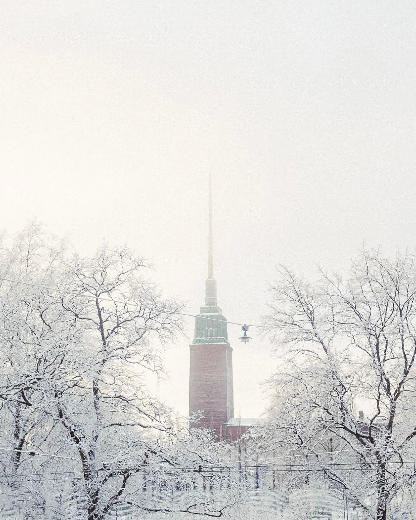 4th January 2024. -16c outside. Feels like -25 due to wind, according to the weather app.
⠀⠀⠀⠀⠀⠀⠀⠀⠀
Outfit of the day (indoors): 1 pair of socks + 3 pairs of woolen socks + long johns + plush sweatpants + a sweatshirt + a woolen cardigan + a thick, o