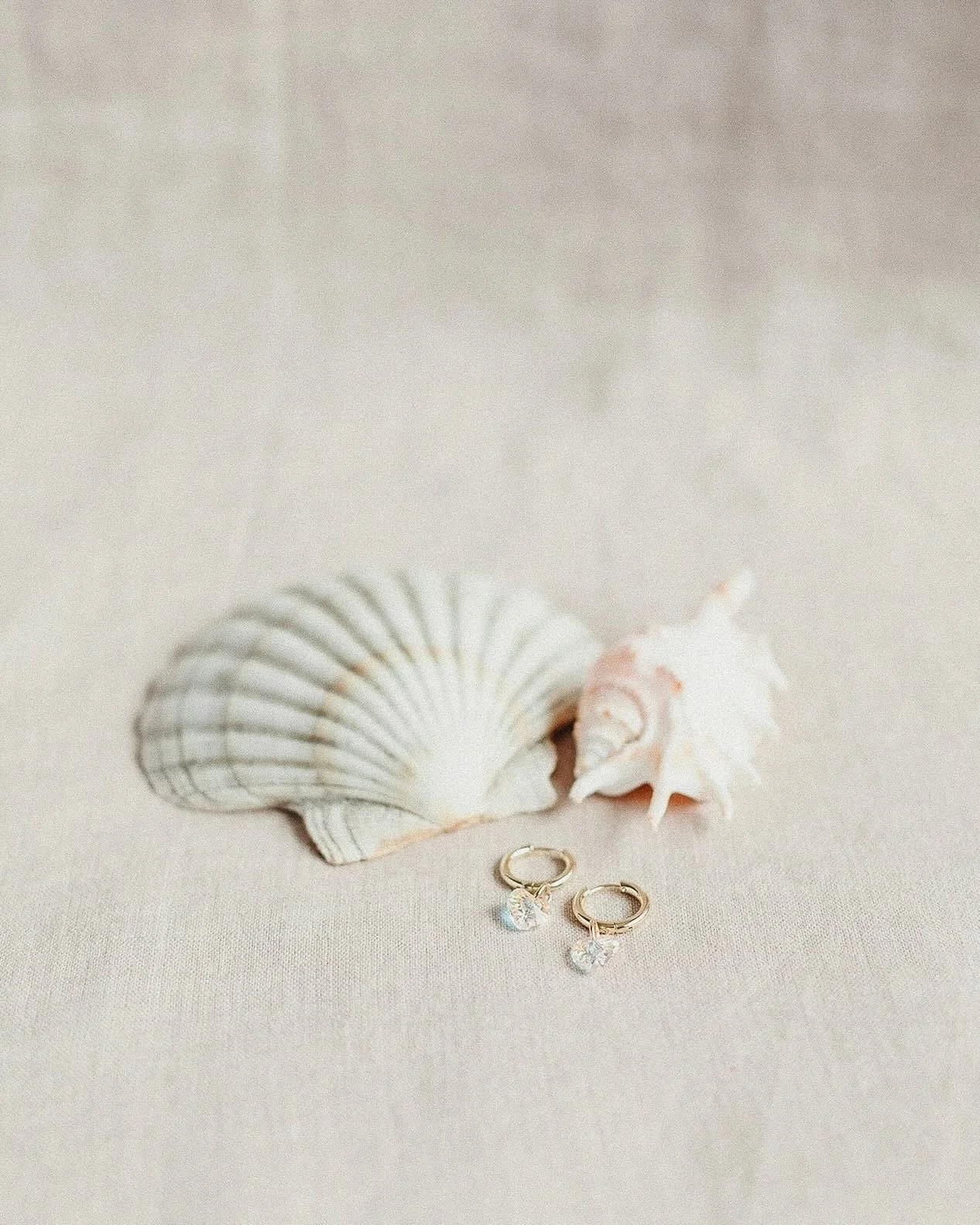 just
⠀⠀⠀⠀⠀⠀⠀⠀⠀
simplicity
⠀⠀⠀⠀⠀⠀⠀⠀⠀
~ 
⠀⠀⠀⠀⠀⠀⠀⠀⠀
⠀⠀⠀⠀⠀⠀⠀⠀⠀
Visuals have the power to create a busy and overwhelming atmosphere, or bring calm amidst chaos. I find myself gravitating more and more towards minimal scenes and white space when building i