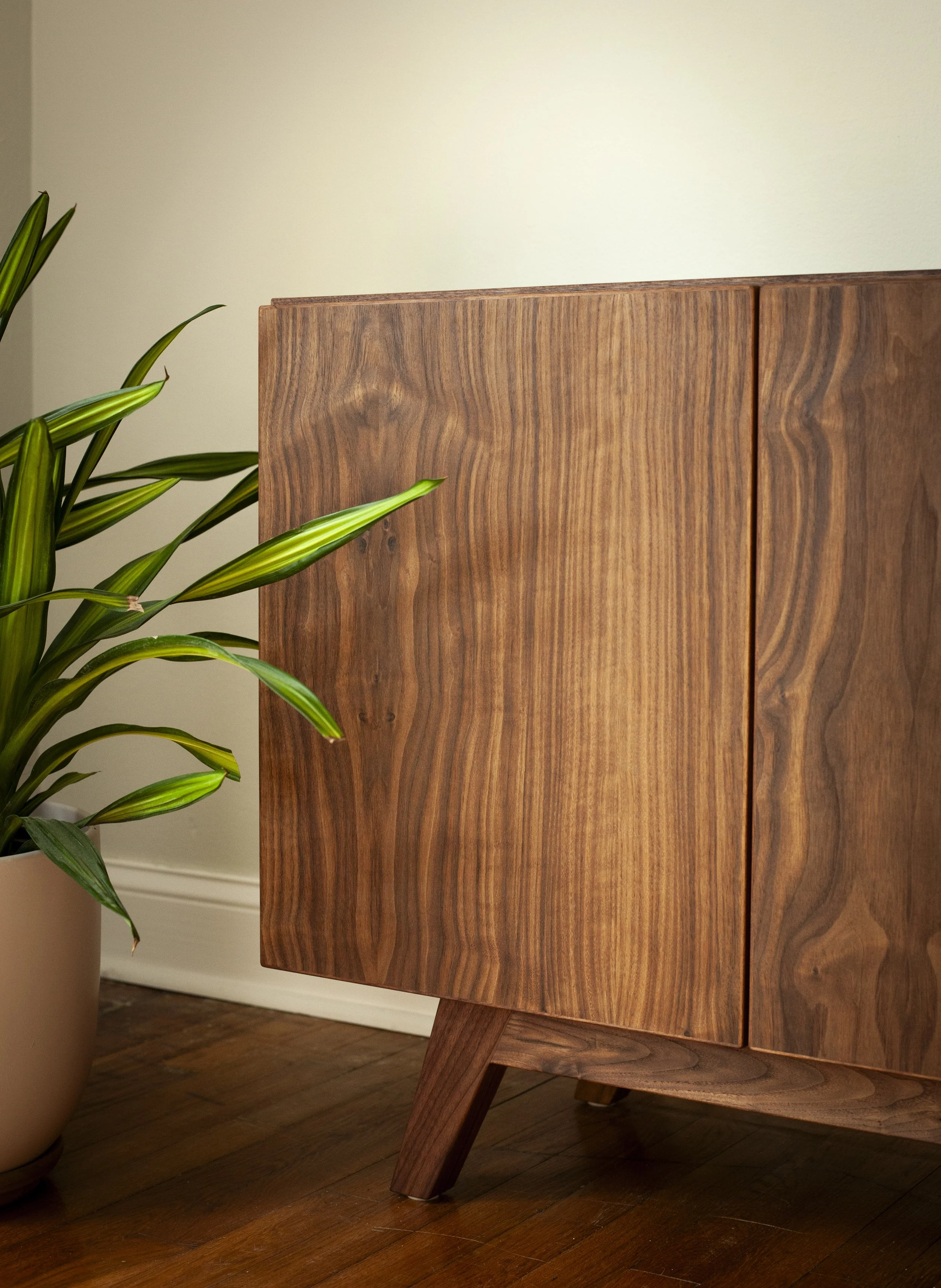 Walnut_Credenza_0107.jpg