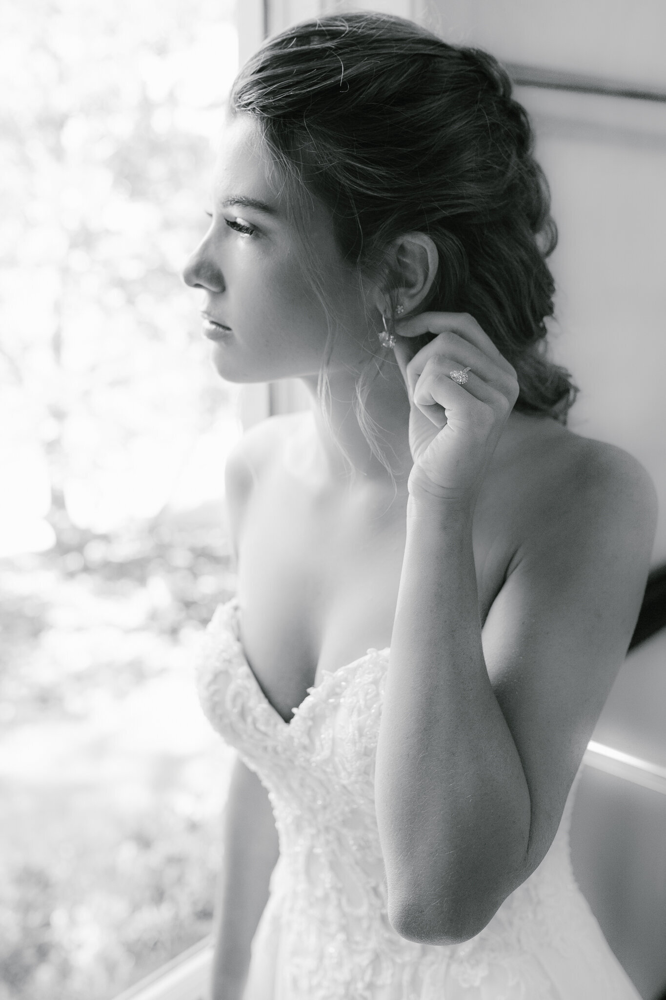 Black+and+white+bridal+portrait+photography+inspiration.jpg