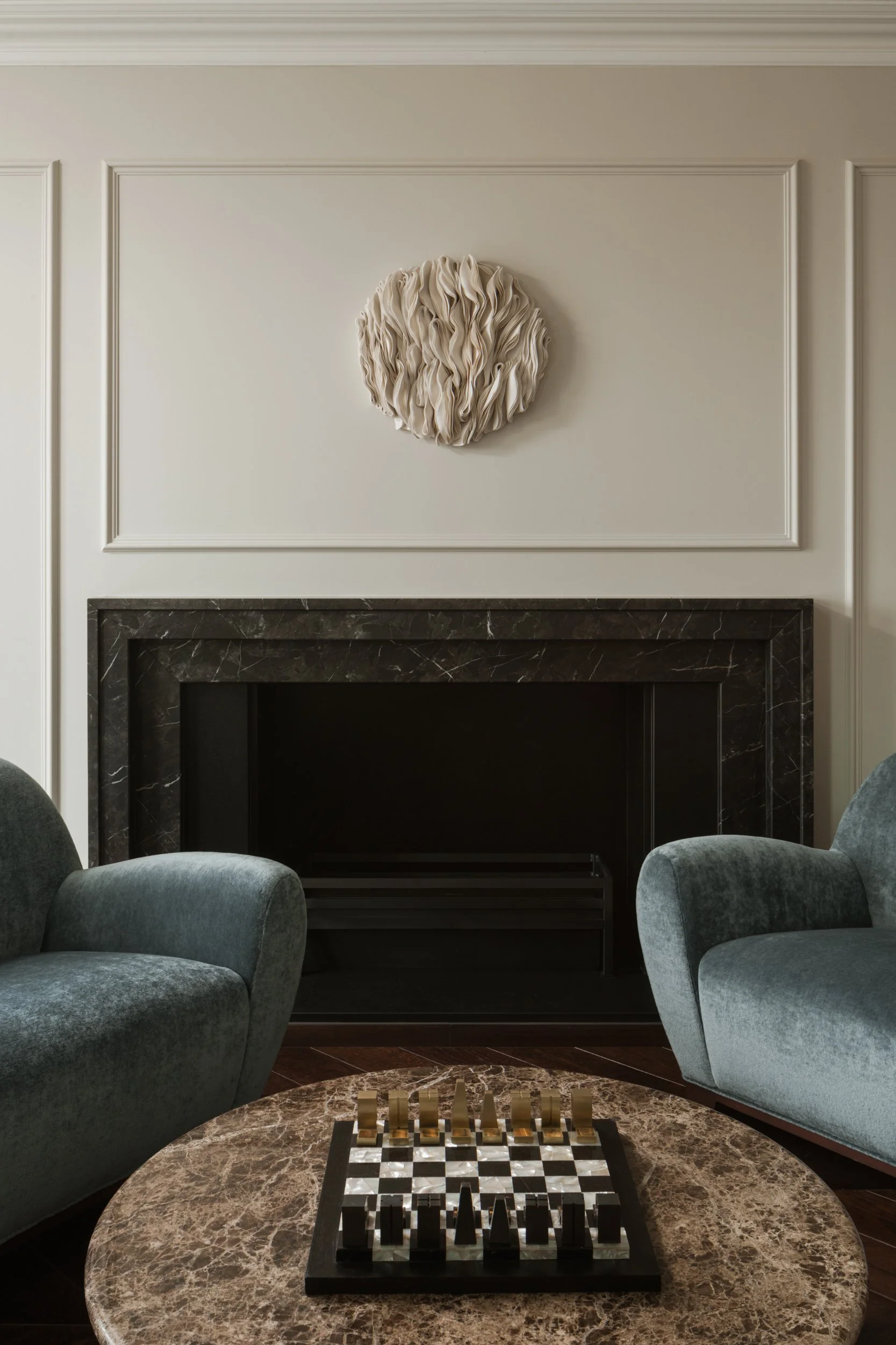 Interiors by @bergmandesignhouse
Photography by @vigojansons
the Knightsbridge Gate stunning interiors
Mari Anastasova ceramic wall sculpture