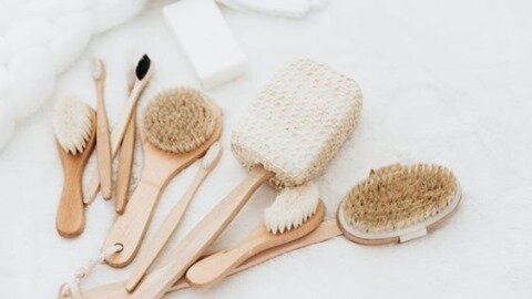 DRY BRUSHING FOR LYMPHATIC HEALTH⁠
⁠
A practice that&rsquo;s been around for centuries, both a beauty routine and a health ritual, but have you tried it??⁠
⁠
The lymphatic system is a network of nodes, glands, vessels and tissues located just under t