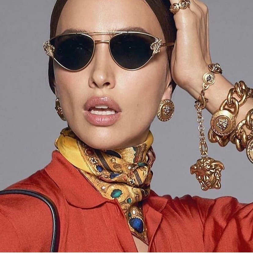 Bling bling day!
.
.
.
.
.
.
#versace #vintage #vintagestyle #fashionistagram #chanelvintage #jewelryaddict #fashionrevolution #jewelryvintage #vintagestyle #vintagemood #StyleGuide #StyleIcon #StyleAddict #FashionStylist #FashionIcon #inspiration