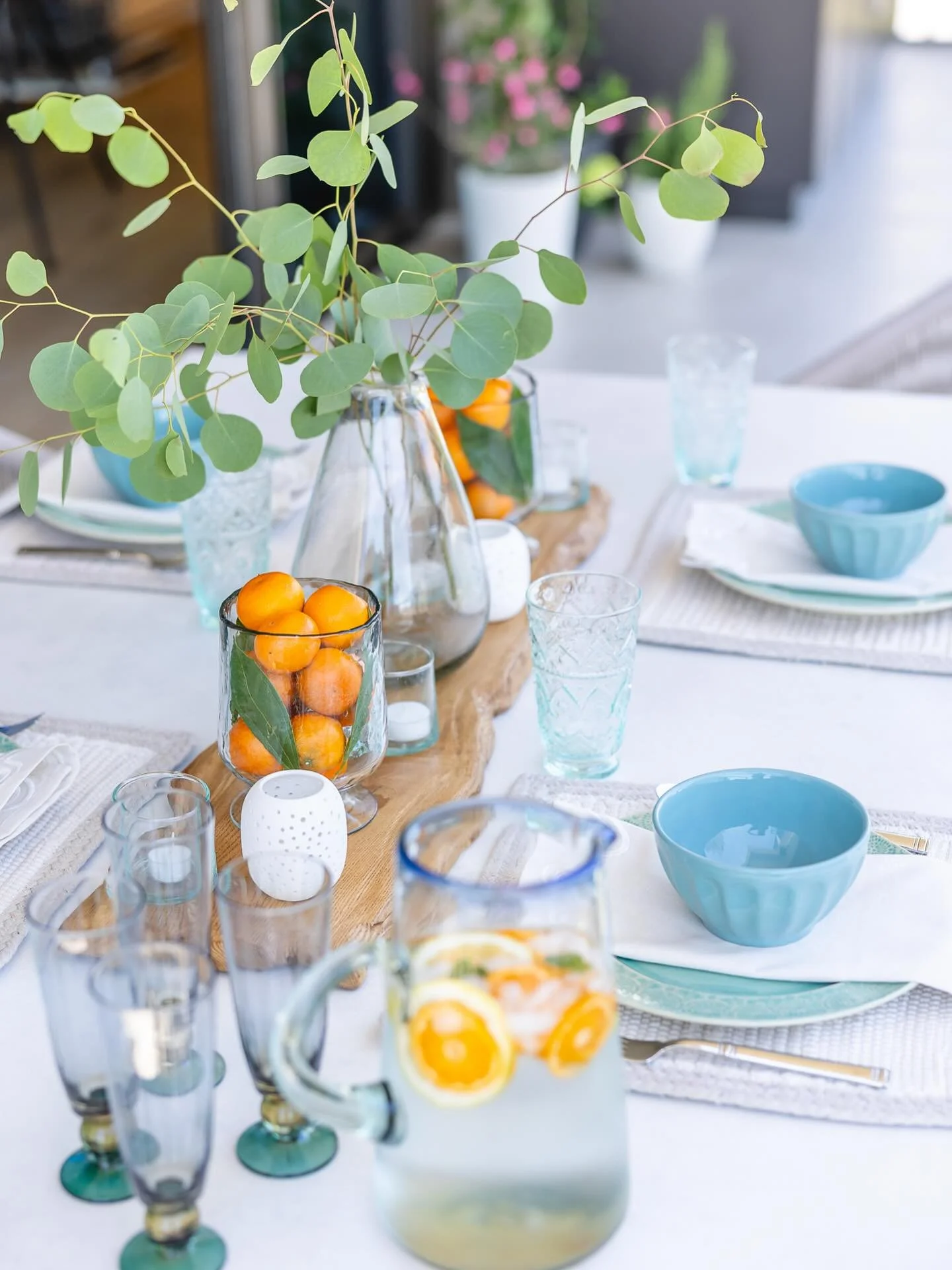Planning an intimate al fresco dinner with friends?

Bright fruit and natural greens are a perfect decorative addition to a summery meal! 

#atlantainteriordesigner 
#biophilicdesign #sustainabledesign
#outdoorkitchendesign 
#wellnessdesigner 
#alfre