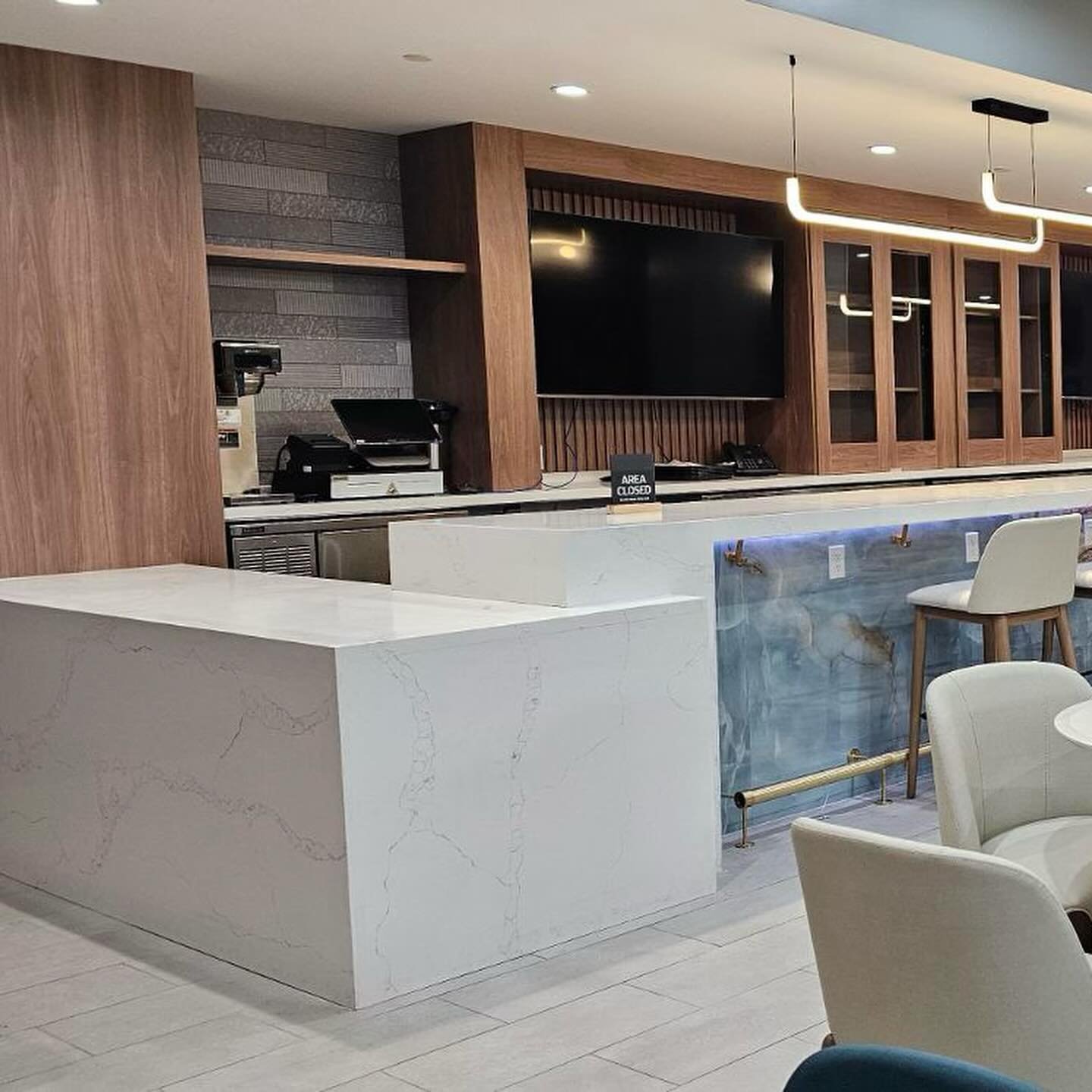 Unveiling the newest addition to Monterey Park, Los Angeles: this stunning Holiday Inn! We&rsquo;re thrilled to have been a part of bringing this property to life.✨

#HolidayInnLA #GrandOpening #holidayinn #hotel #design #hospitality #hospitalitydesi