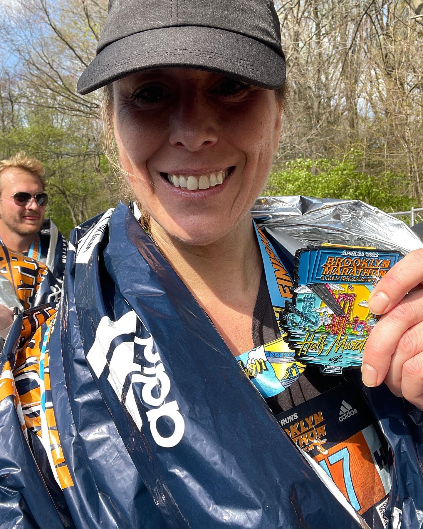 An other one in the book!
Half marathon with friend! 🏃&zwj;♀️🏃&zwj;♀️
.
.
.
.
#halfmarathon #nyruns #nycrunshalfmarathon #winyourrun 
#brooklynrunning