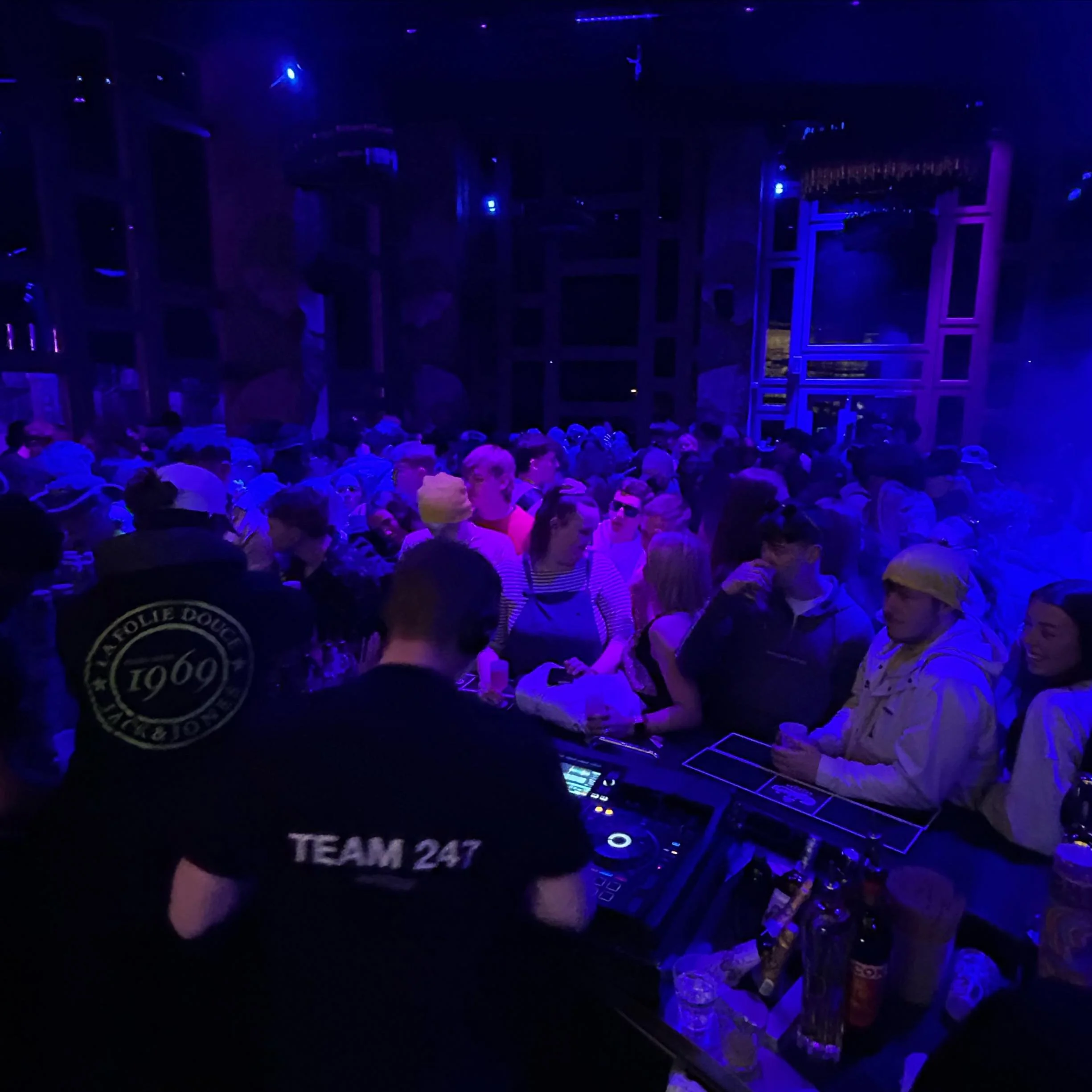Throwback to playing La Folie Douce in Les Arcs. Roll on the summer season.

#haze #hazemusic #hazemusicuk #dj #housemusic #dnb #lesarcs #lafoliedouce #skiing #snowsports #nightclub #clubbing #nuco #vibechemistry #apres #snowsports #shusnow #clubbing