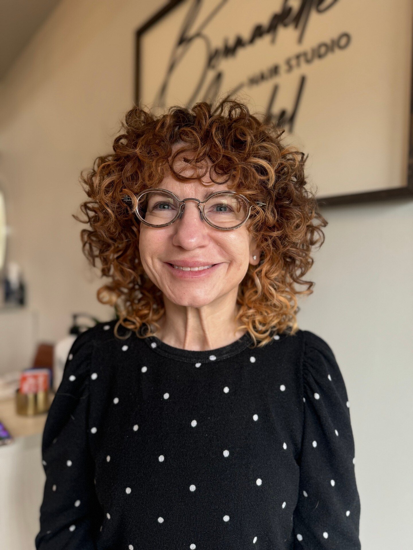 Curly hair dos and don&rsquo;ts! 

With all the curly hair information available, it can be super overwhelming.  Our guests are always asking us to help them determine what is best for their hair and lifestyle. 

Allow us to take away that overwhelm.