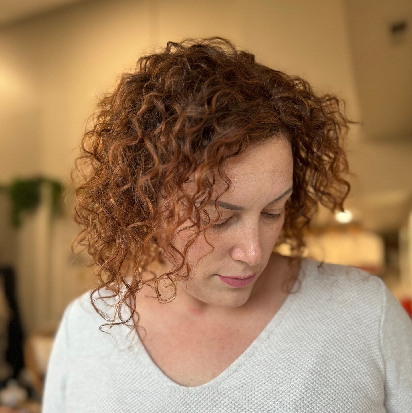 Hello, beautiful people! Are you ready to brighten up your copper curls? As your go-to hair stylist, I'm here to help you achieve the perfect shade of red that will enhance your natural beauty.

With my expertise and the use of high-quality hair prod