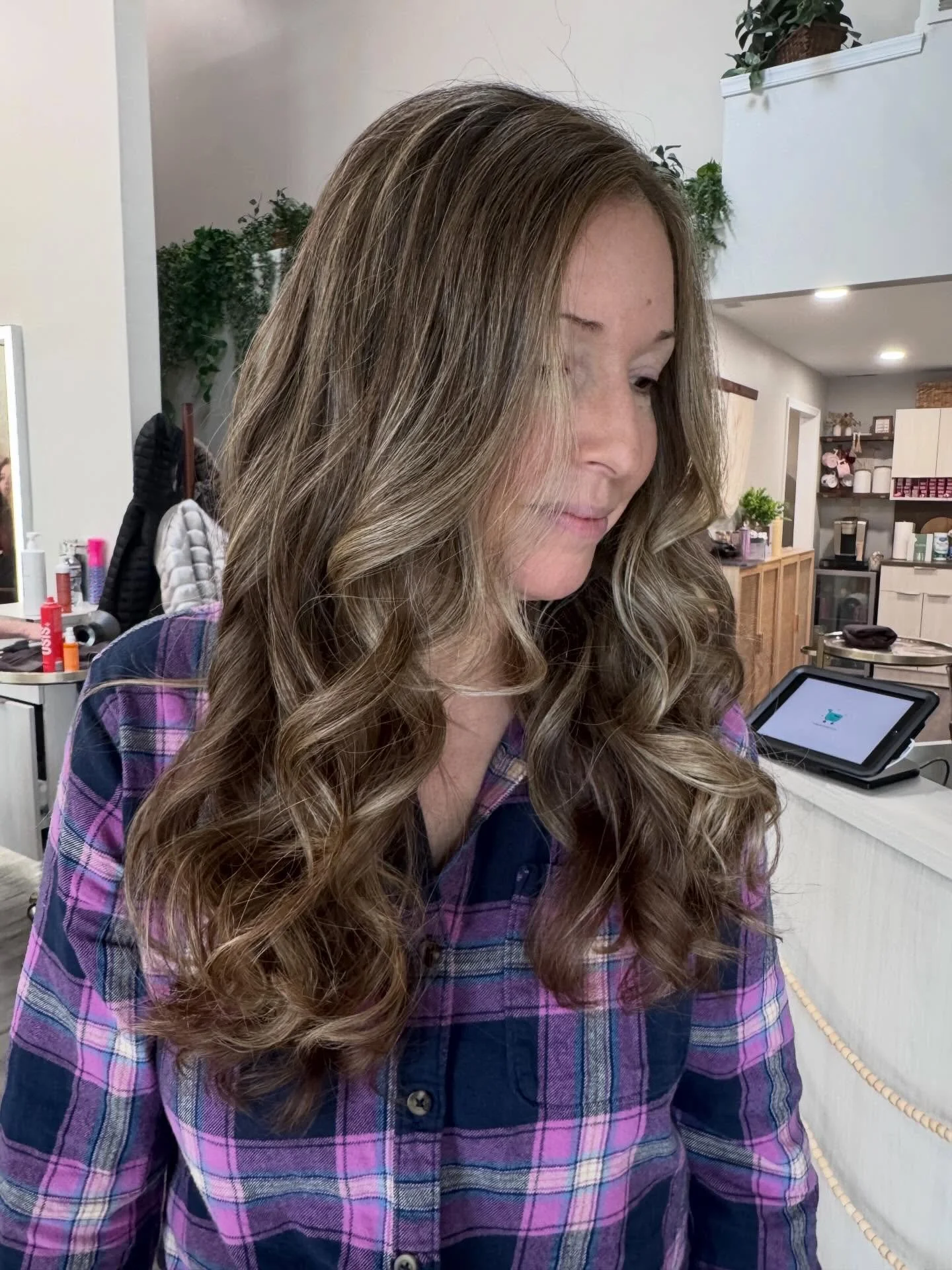 Curls belong here&hellip;.and so does every other texture.

Behind every appointment is the same approach:

-Thoughtful consultation 
-Intentional cutting
-Hair that works beyond the salon

Whether your hair is straight, wavy, or curly&hellip;you&rsq