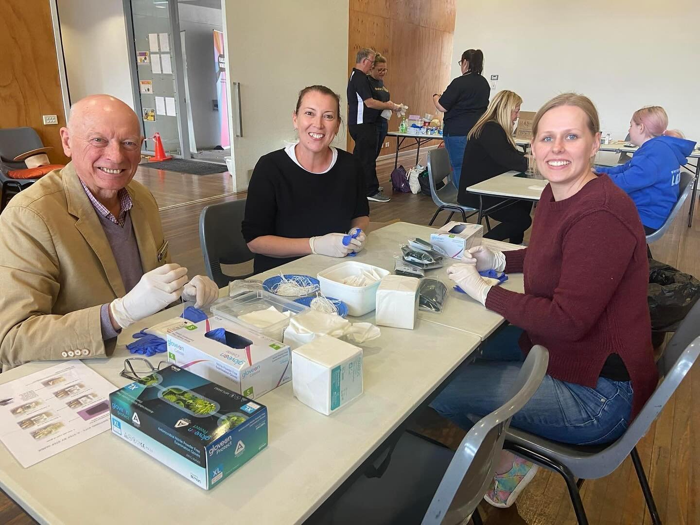 Delighted to help assemble birthing kits last Saturday at a volunteers&rsquo; gathering organised by the Rotary Club of Canberra Sundowners. These kits will ensure women in needy areas around the world give birth in an improved hygienic manner. Pleas