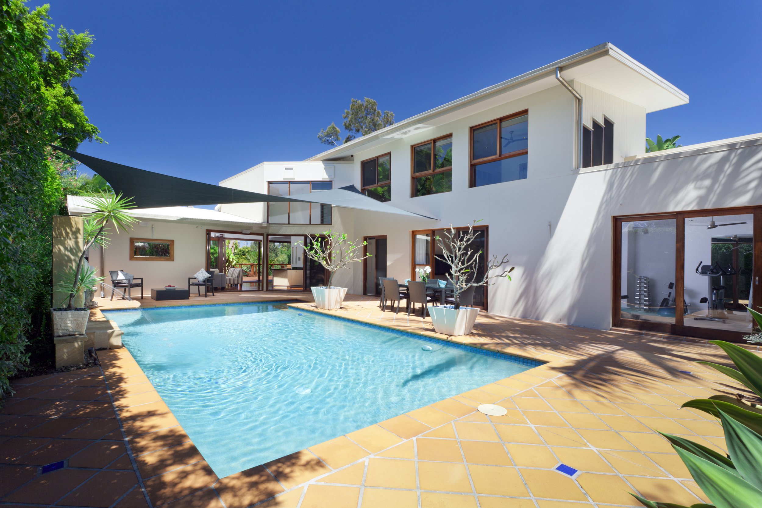 Why the Property Market is Sending Such Mixed Messages, Confusing Buyers & Sellers