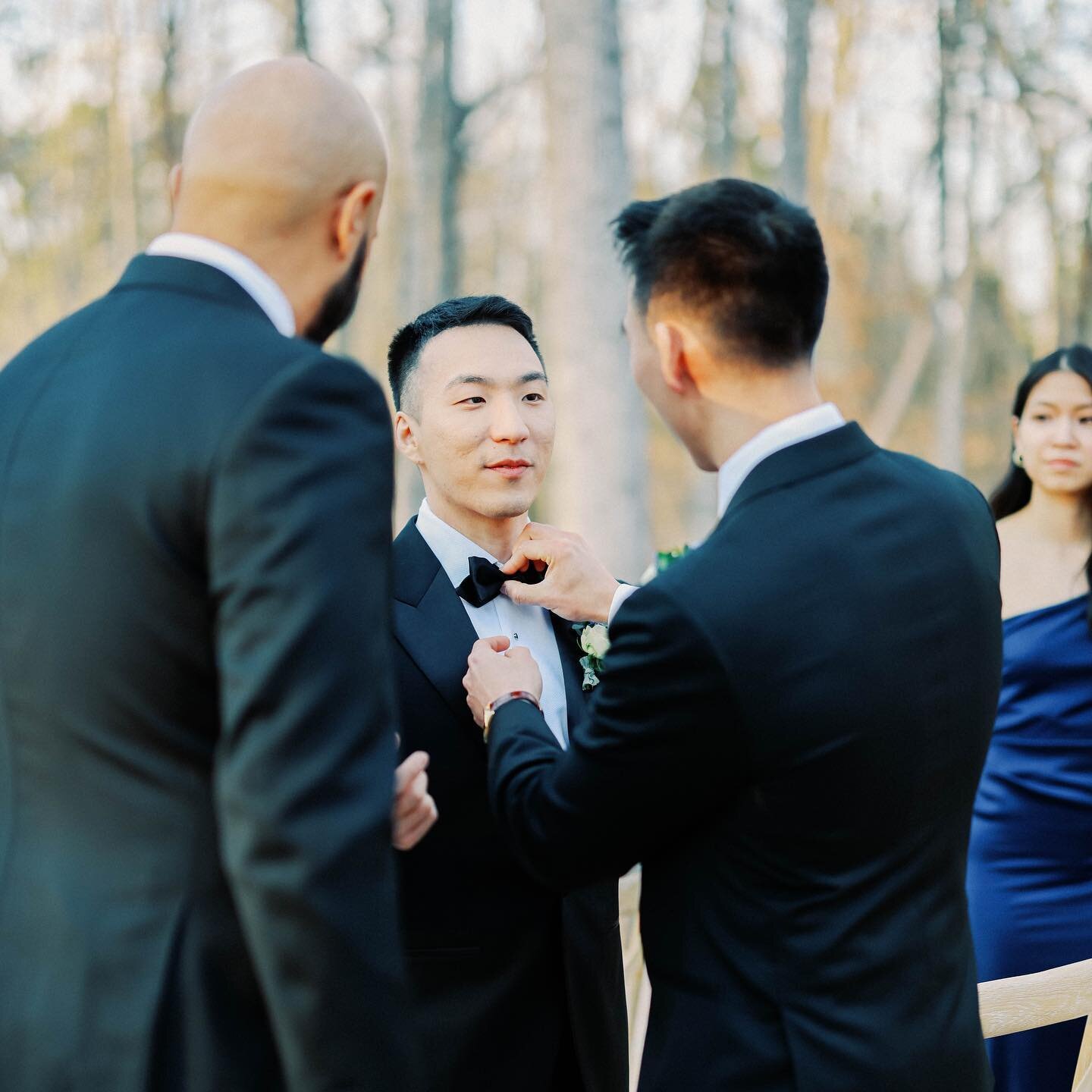 I love shooting at Carolina Grove! 🤍 This february wedding was the perfect temperature.

planner: @atouchofsouthern 
MUA: @winkhairandmakeup
venue: @carolinagroveweddings 
florals: @bowerbirdflowers