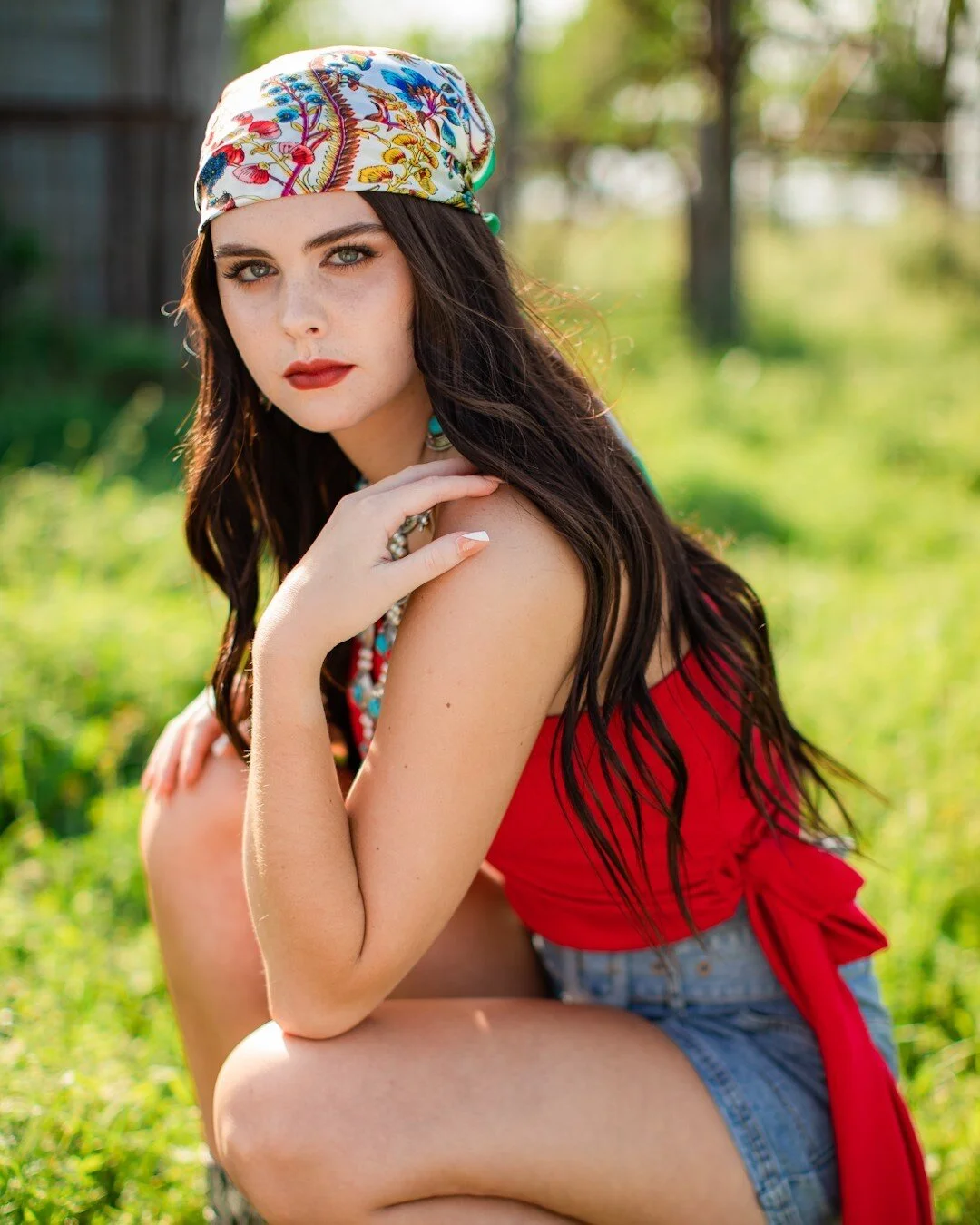 Linda always amazes me with her skills and just look how stunning Jessica looks! Fun fact I got these ladies ready outside in a white tent and not going to lie the lighting was amazing as if there were soft boxes all around me! It was a fun day for s