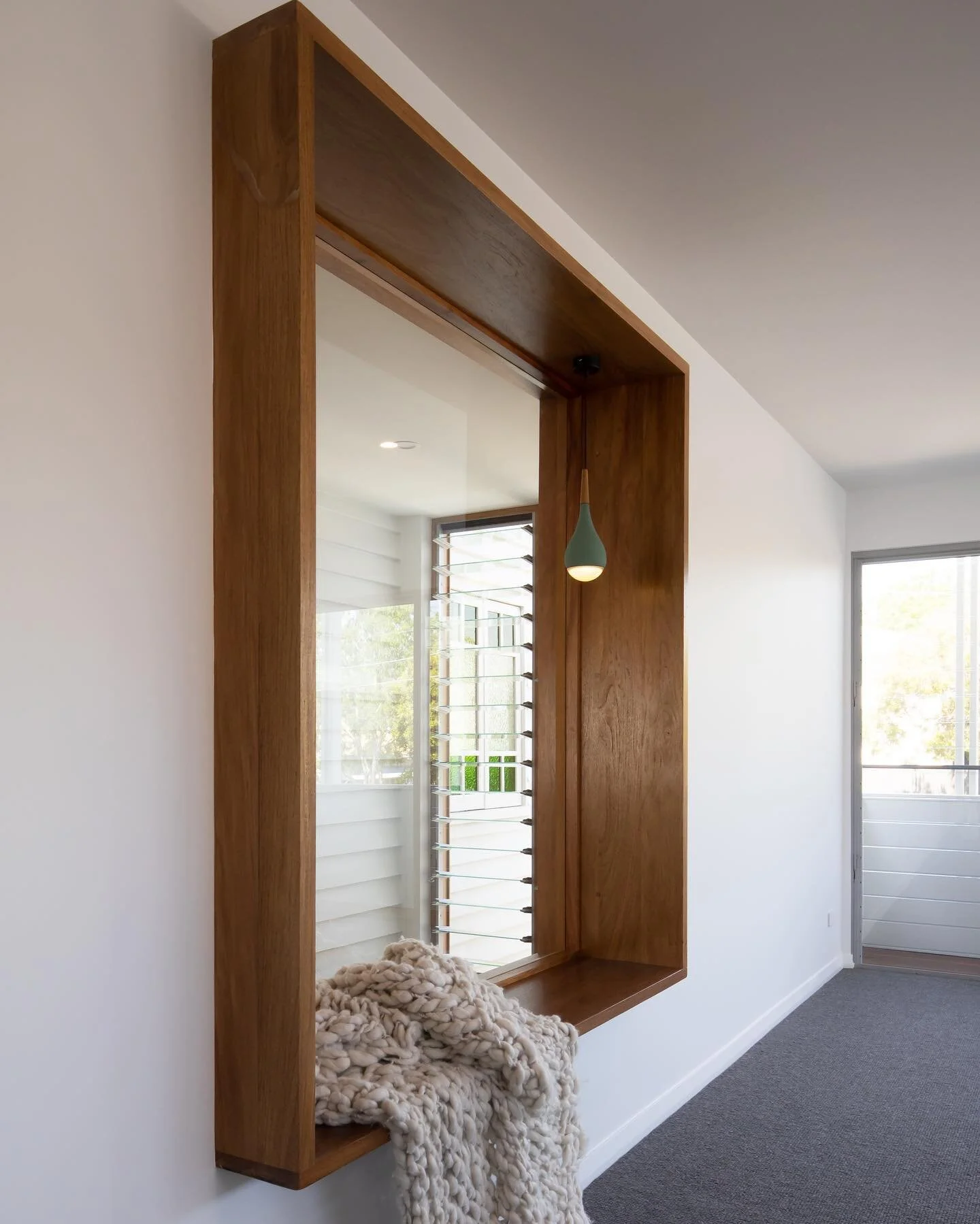 📚 Take the window seat 

#vardonreno #slkconstructions
